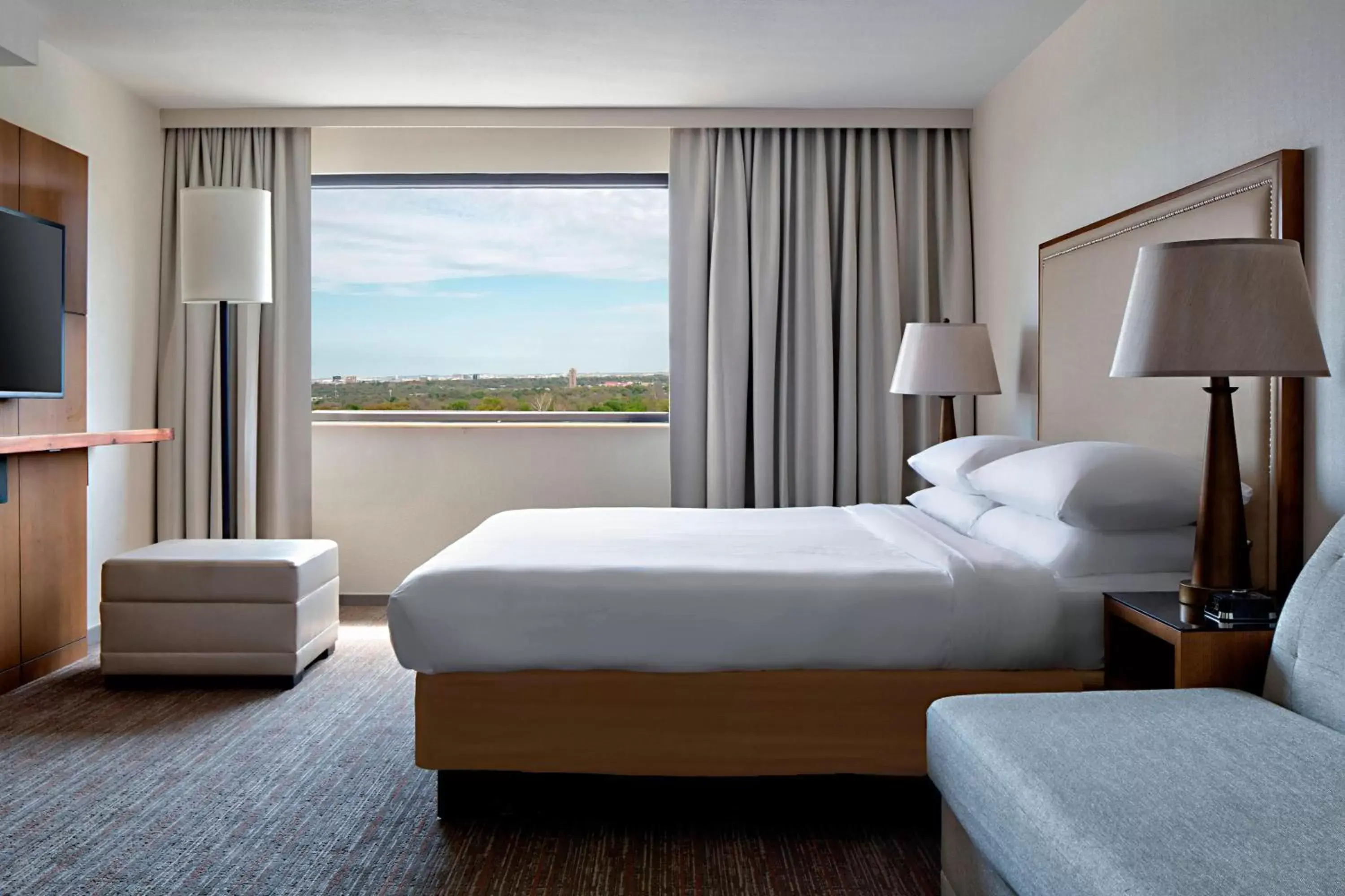 Photo of the whole room, Bed in San Antonio Marriott Northwest