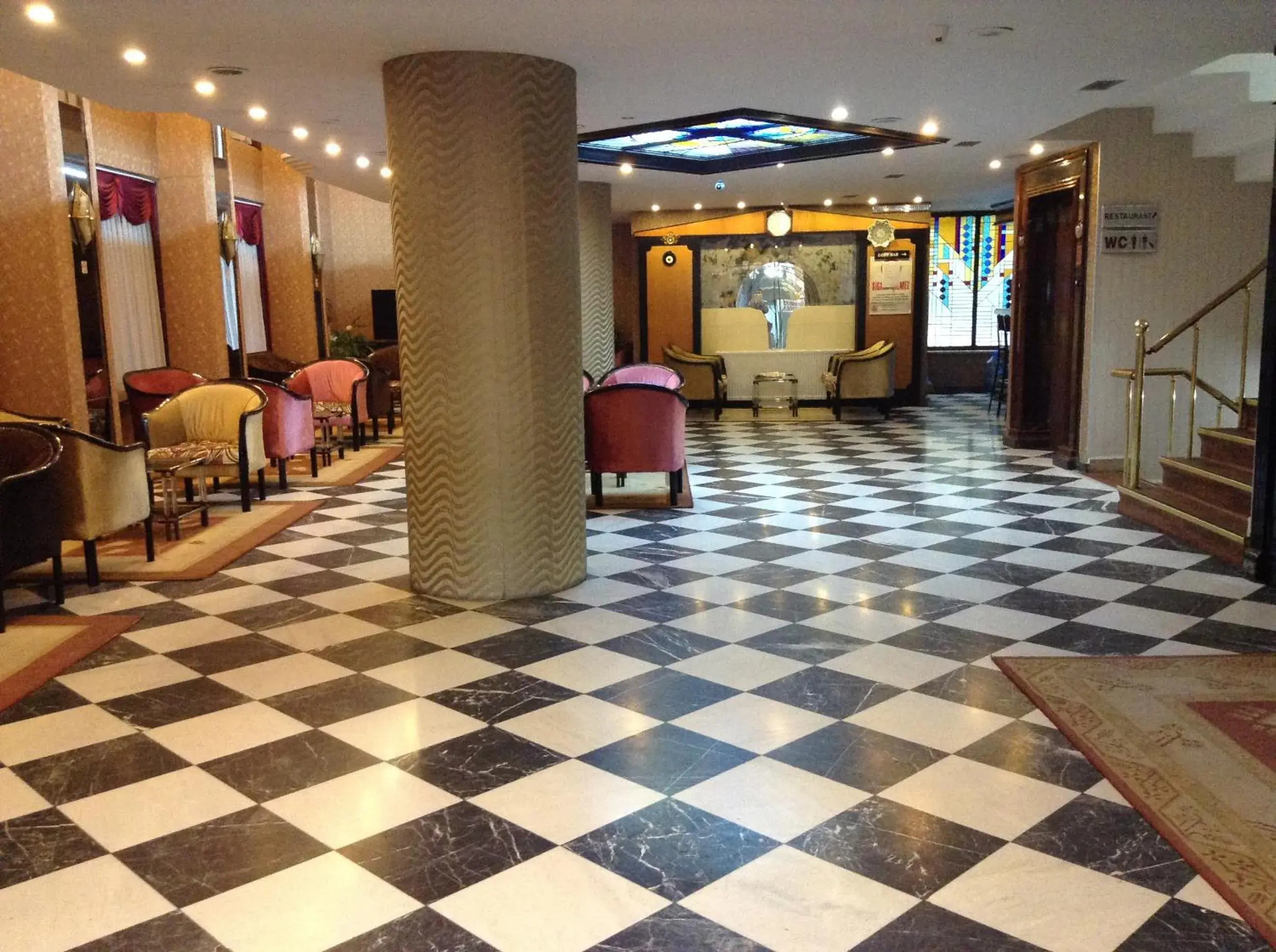 Communal lounge/ TV room, Lobby/Reception in Tayhan Hotel