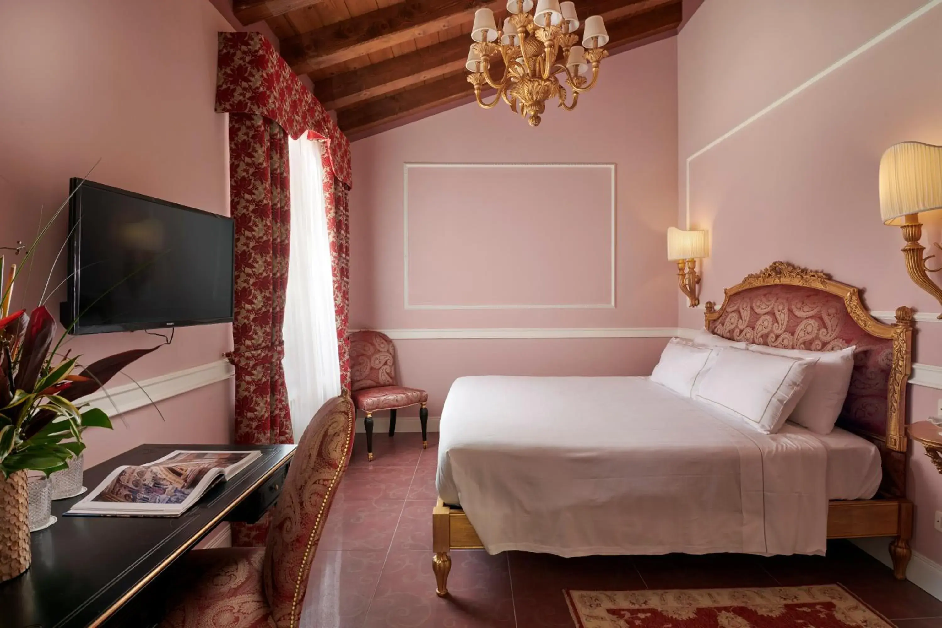 Photo of the whole room, Bed in Villa Cordevigo Wine Relais