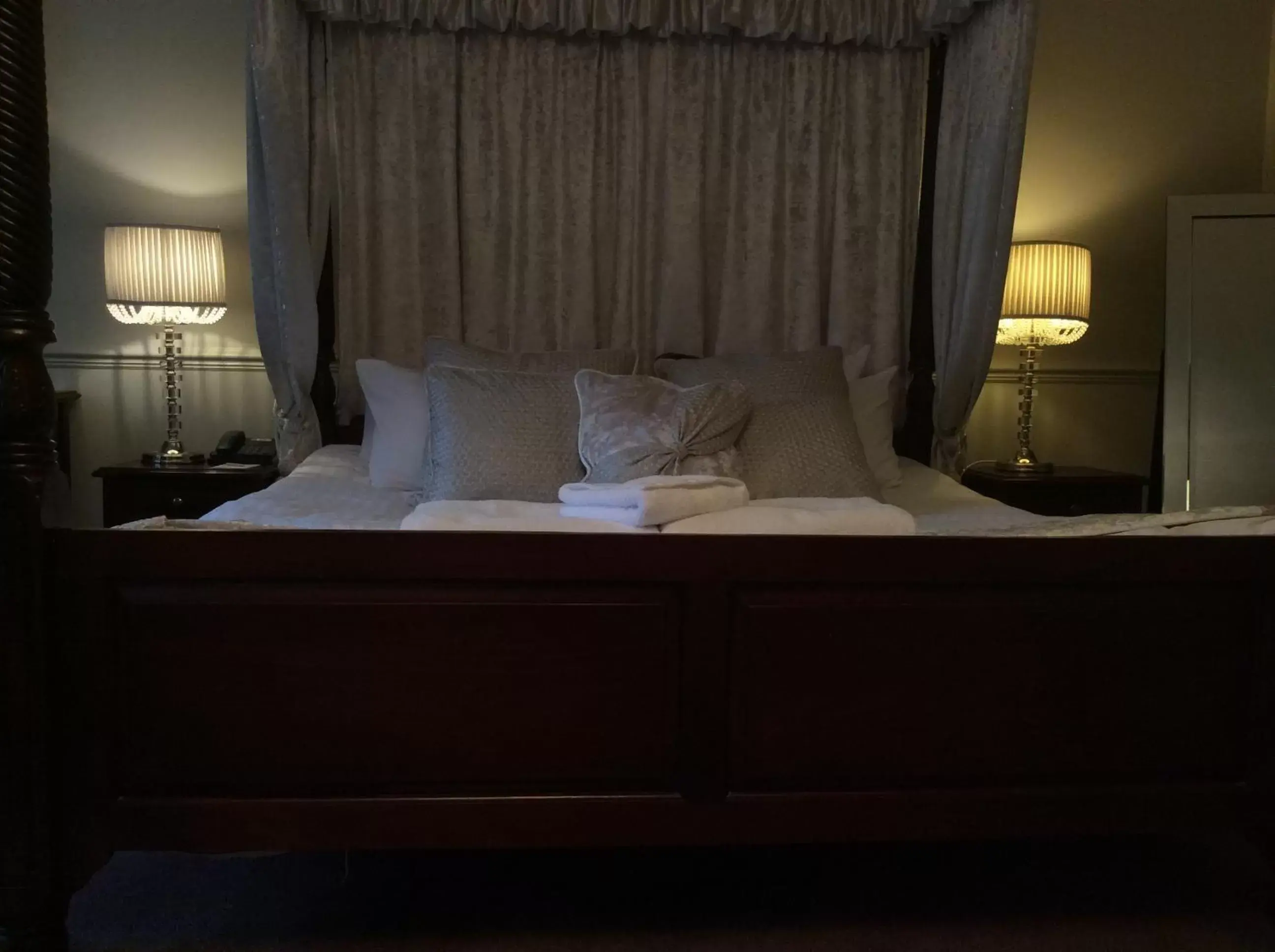 Bed in Brackenborough Hotel