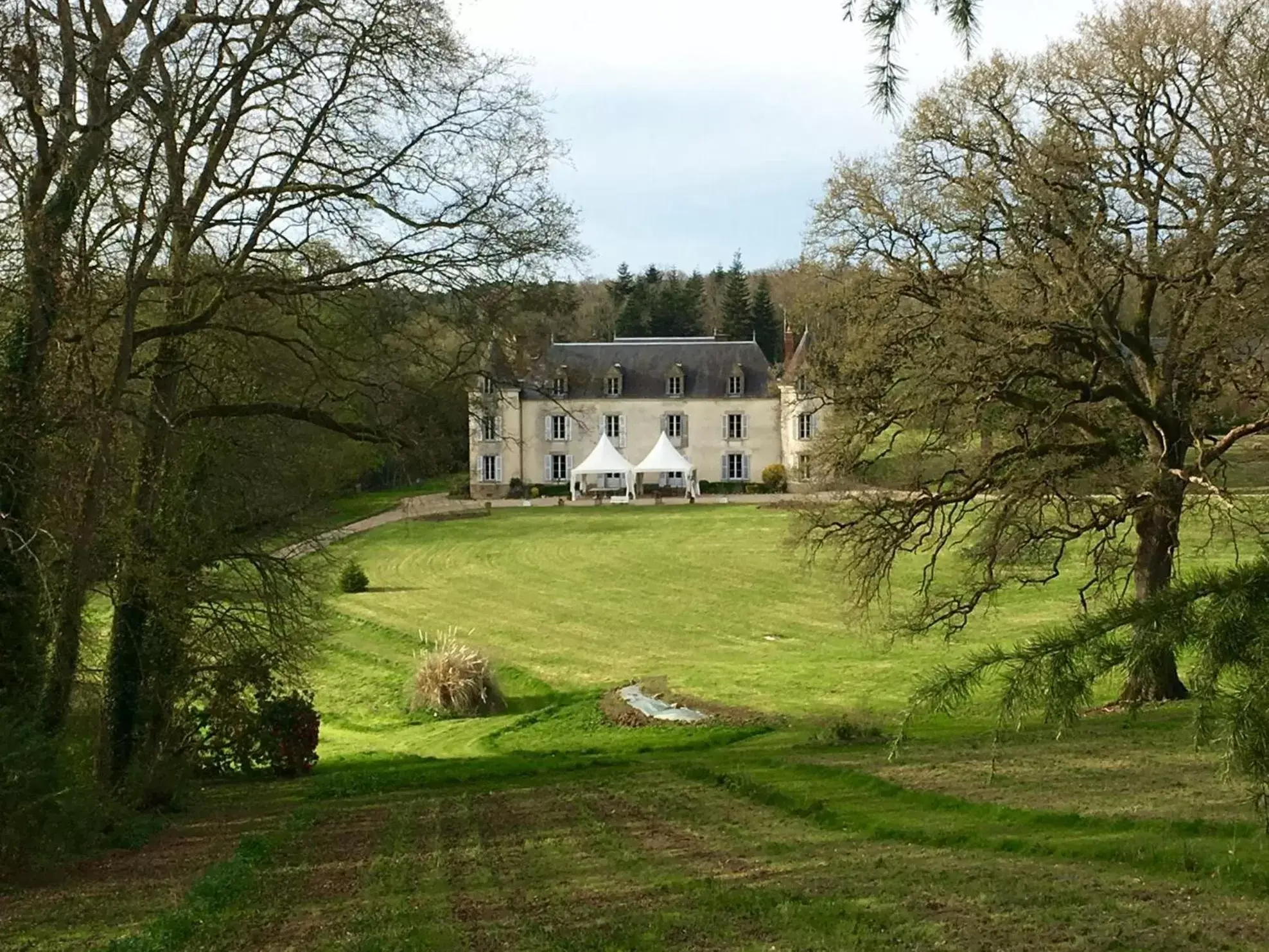 Facade/entrance, Property Building in Château de La Ville-Huë