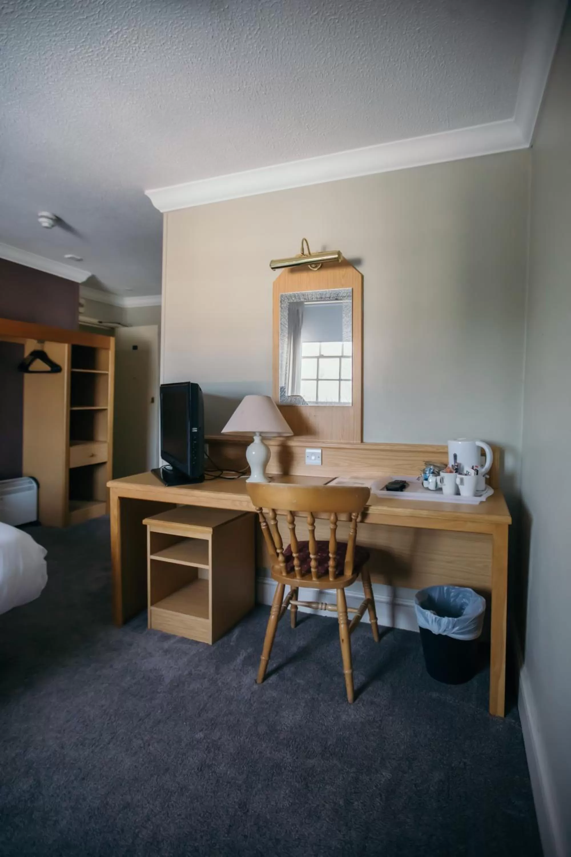 Coffee/tea facilities, Bed in Royal Hotel, Bar & Grill