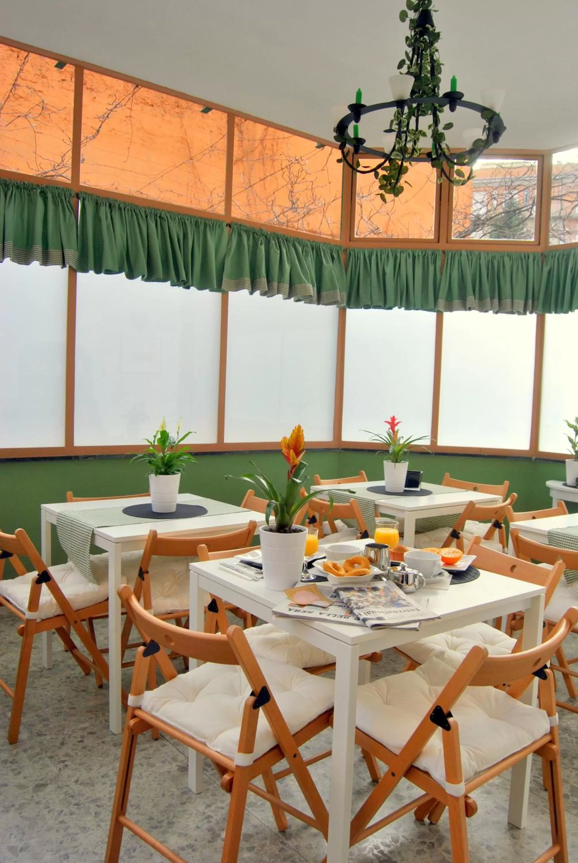 Restaurant/places to eat in Hotel Carmel