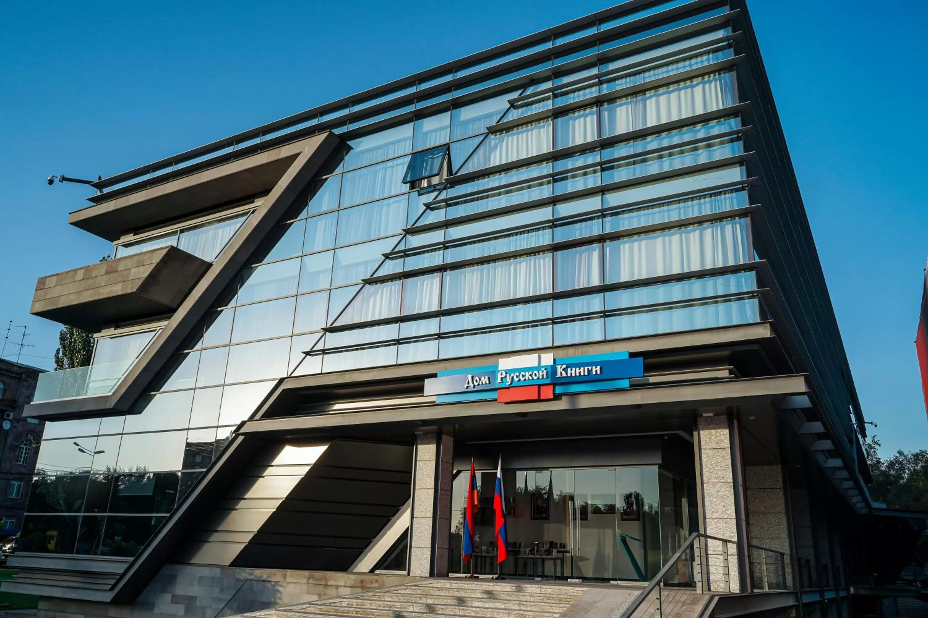 Facade/entrance in Messier 53 Hotel Yerevan