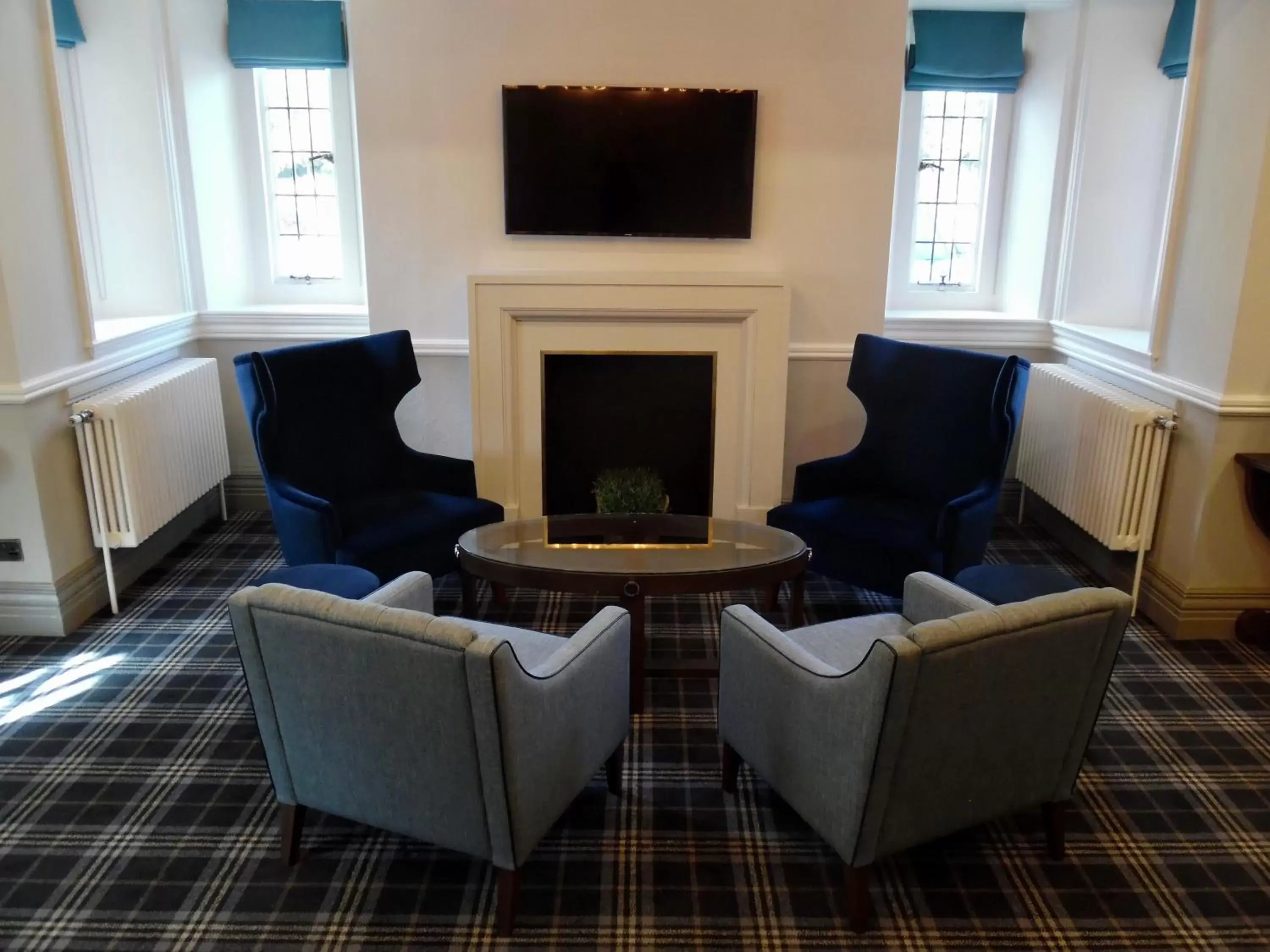 Lounge or bar, Seating Area in Best Western Chilworth Manor Hotel