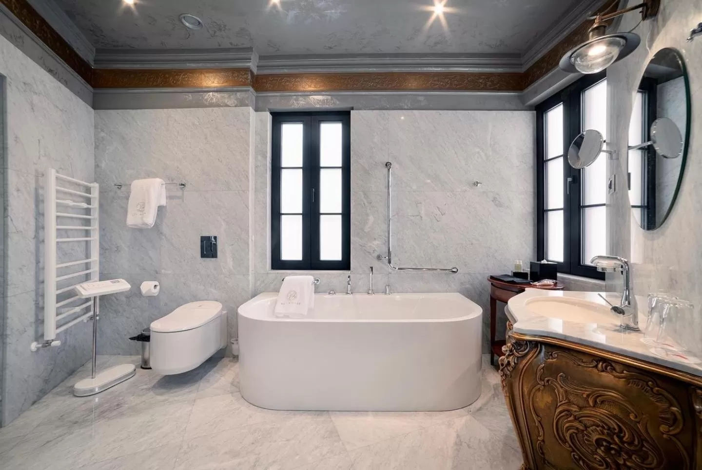 Toilet in Bey House Royal Hotel