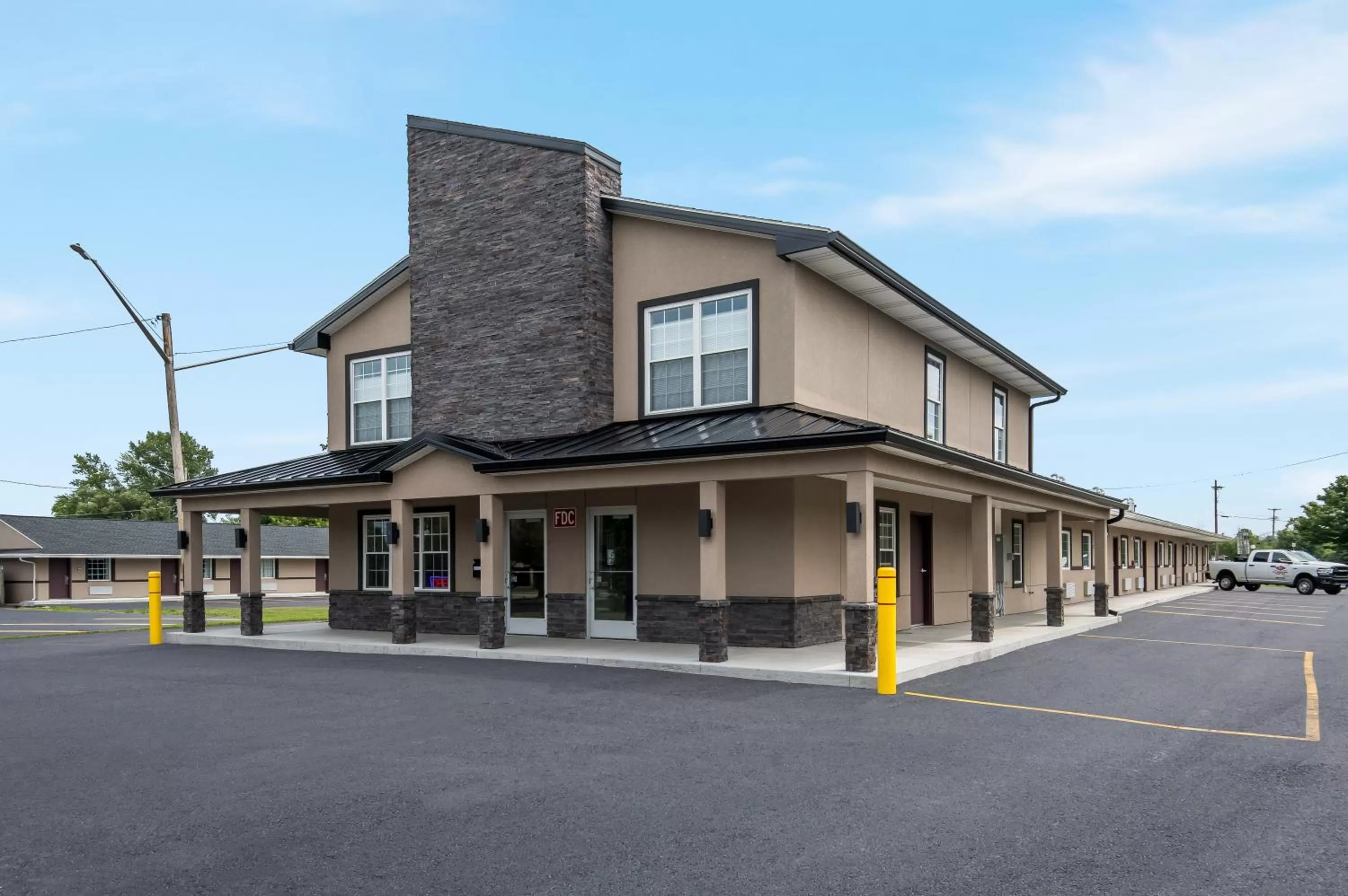 Property building in Americas Best Value Inn Farmington