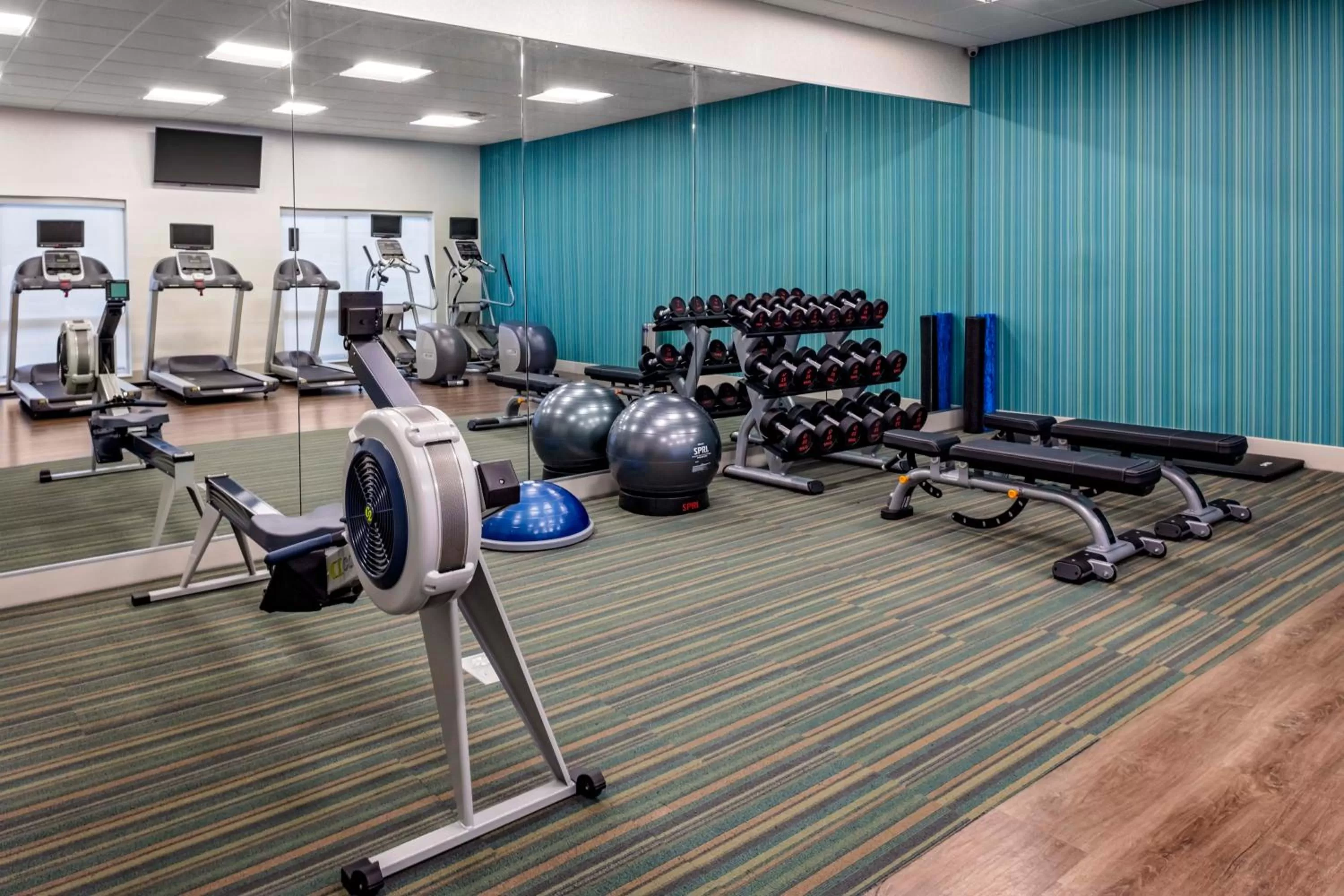 Fitness centre/facilities in Holiday Inn Express & Suites - Madison by IHG