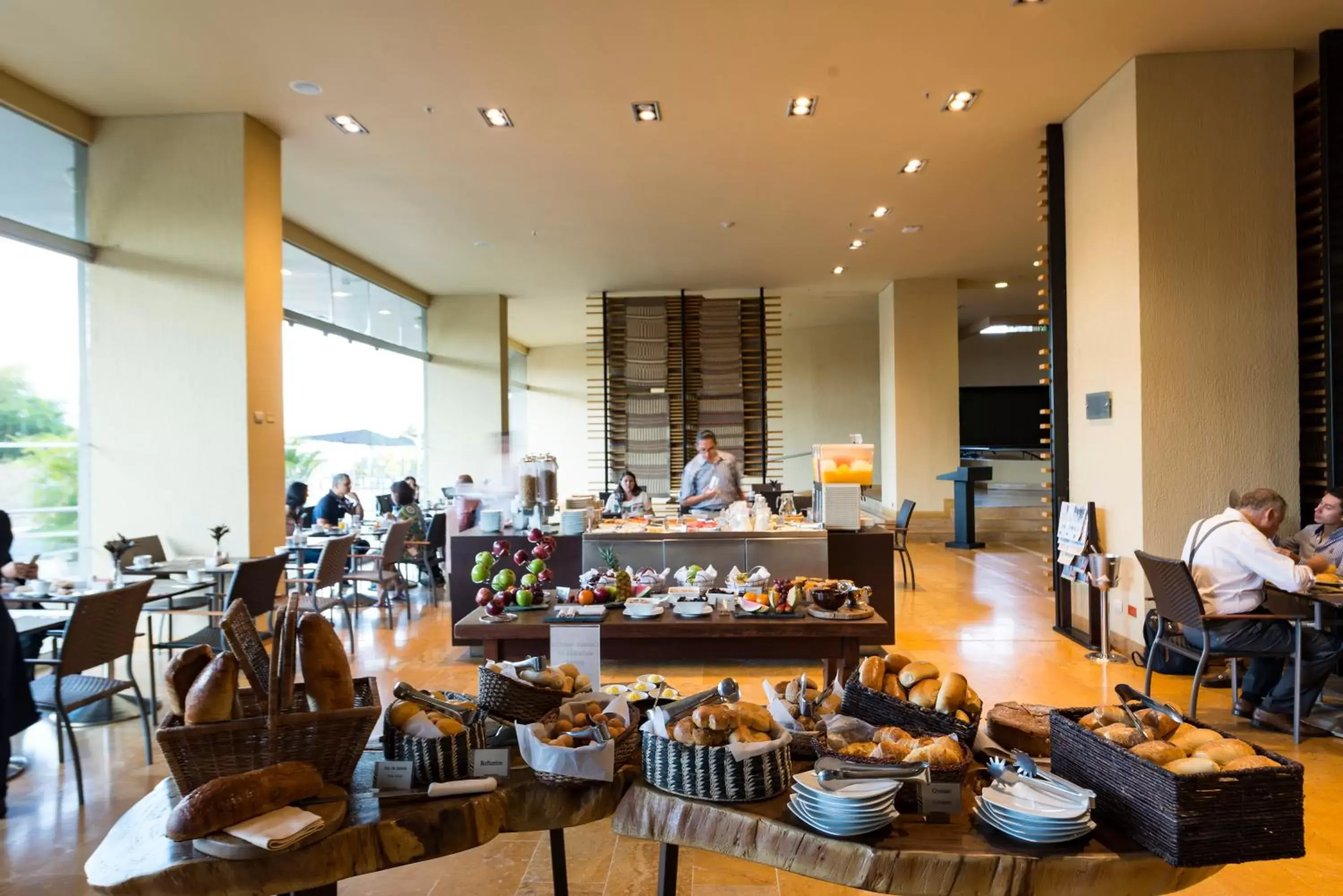 Buffet breakfast, Restaurant/Places to Eat in Movich Hotel de Pereira