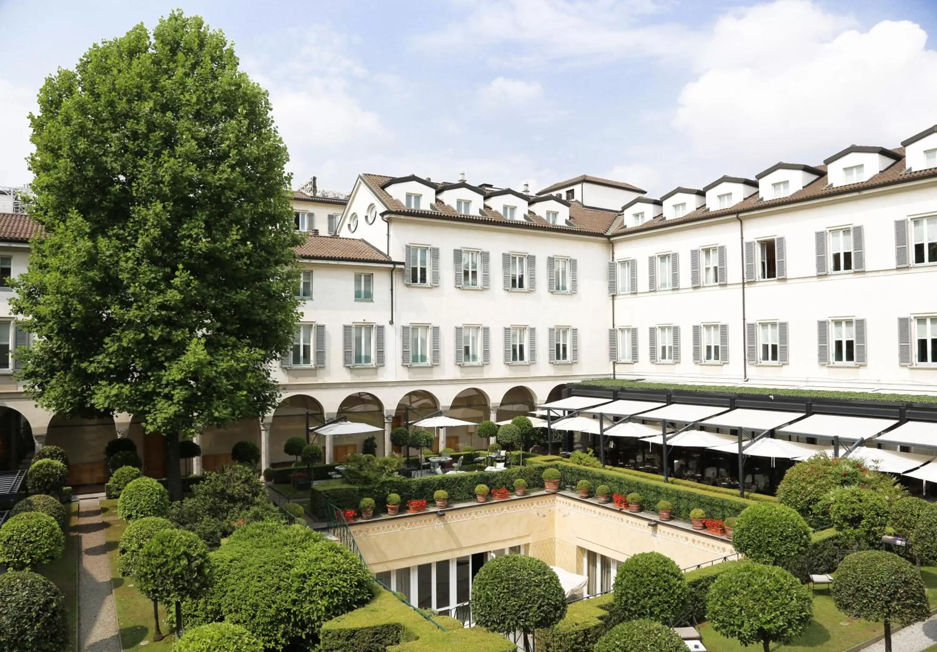 Restaurant/places to eat, Property Building in Four Seasons Hotel Milano