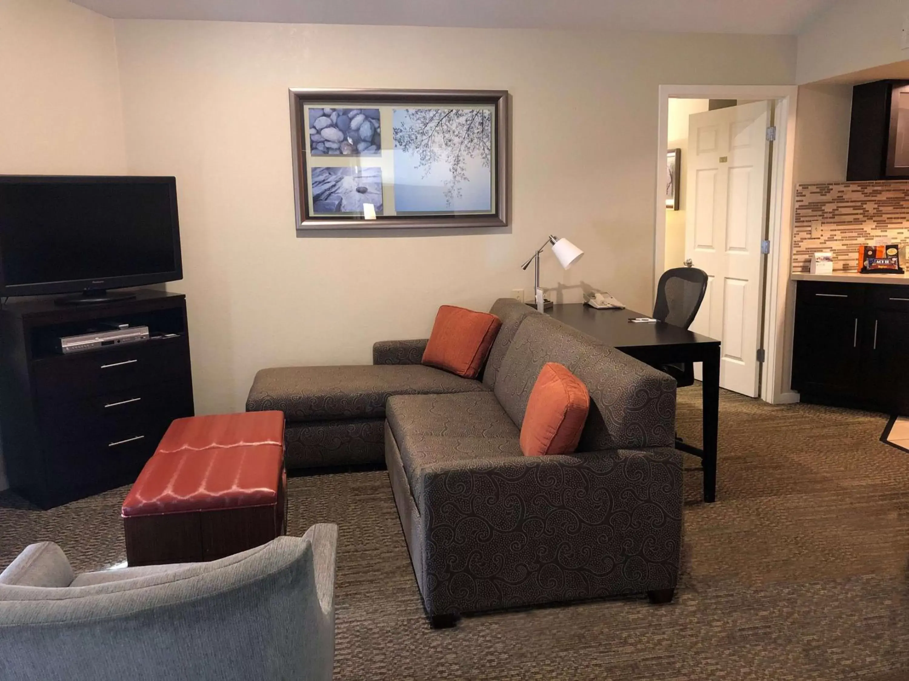 Kitchen or kitchenette, Seating Area in Sonesta ES Suites Sunnyvale