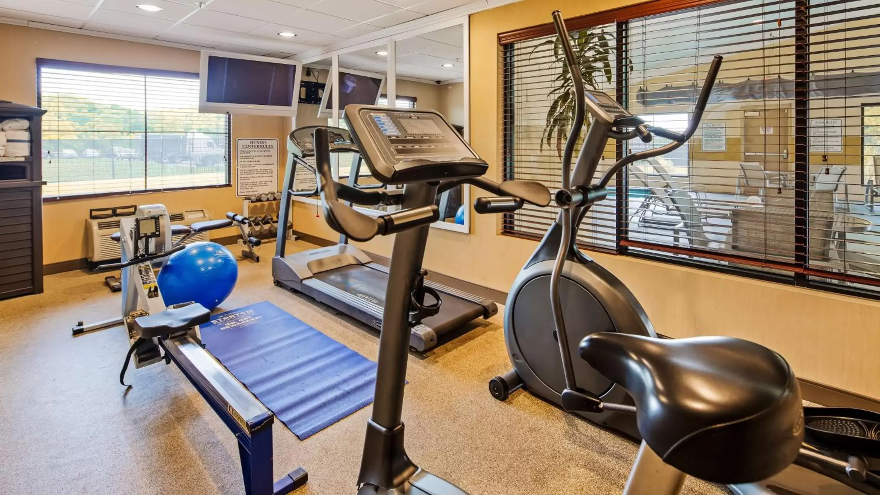 Fitness centre/facilities in Best Western Plus Strawberry Inn & Suites Fitness centre/facilities in Best Western Plus Strawberry Inn & Suites