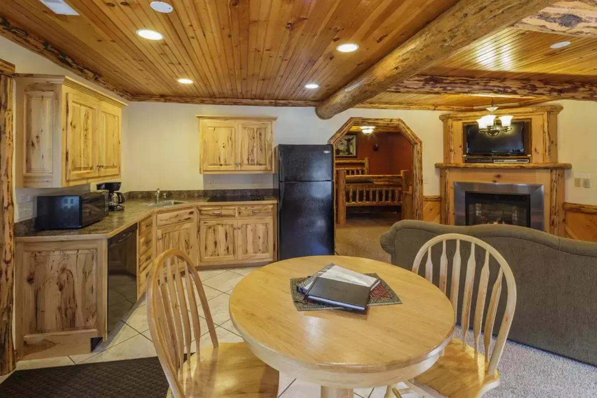 Kitchen/Kitchenette in Sojourner's Lodge & Log Cabin Suites