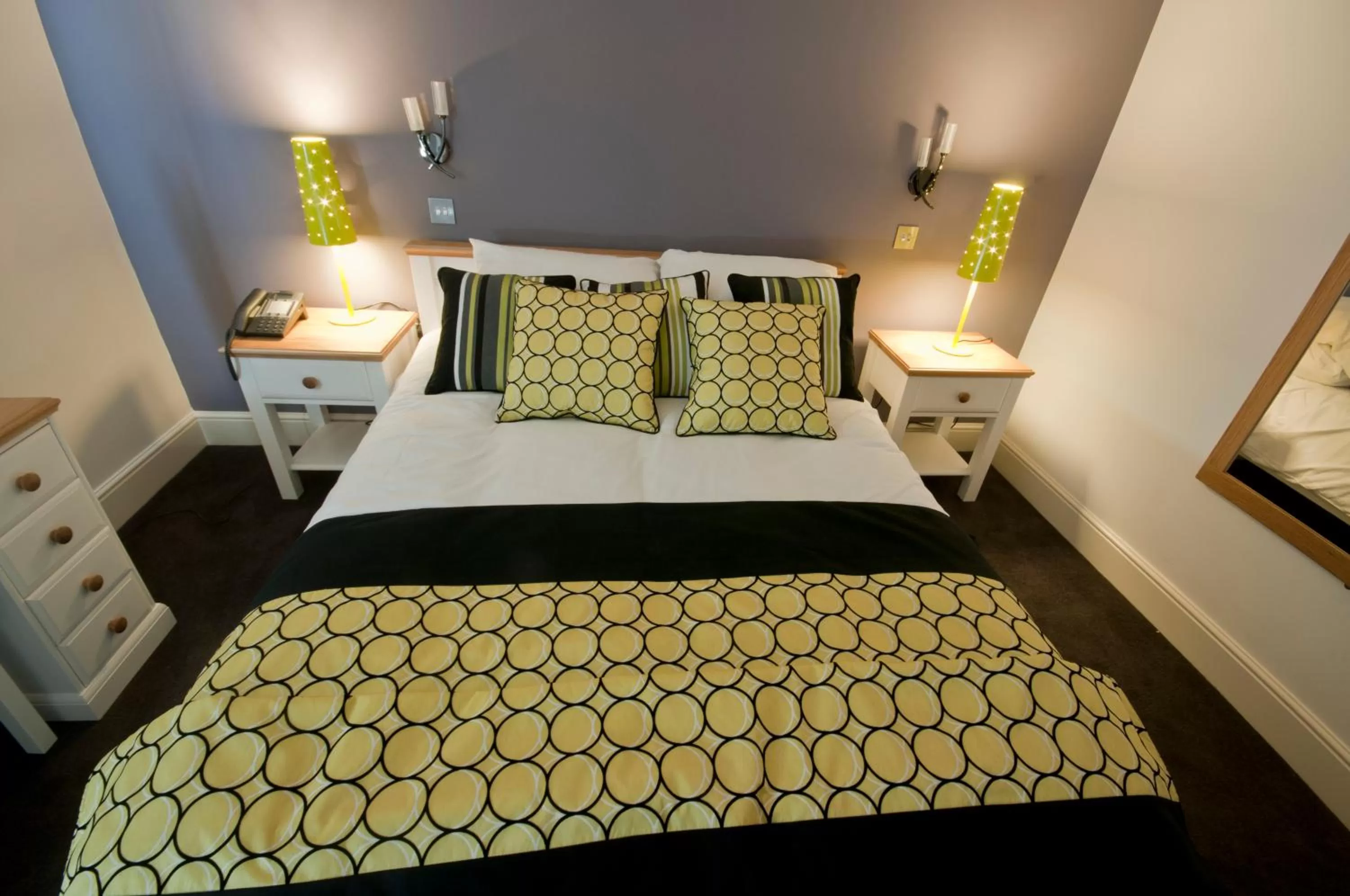 Photo of the whole room, Bed in The Vernon