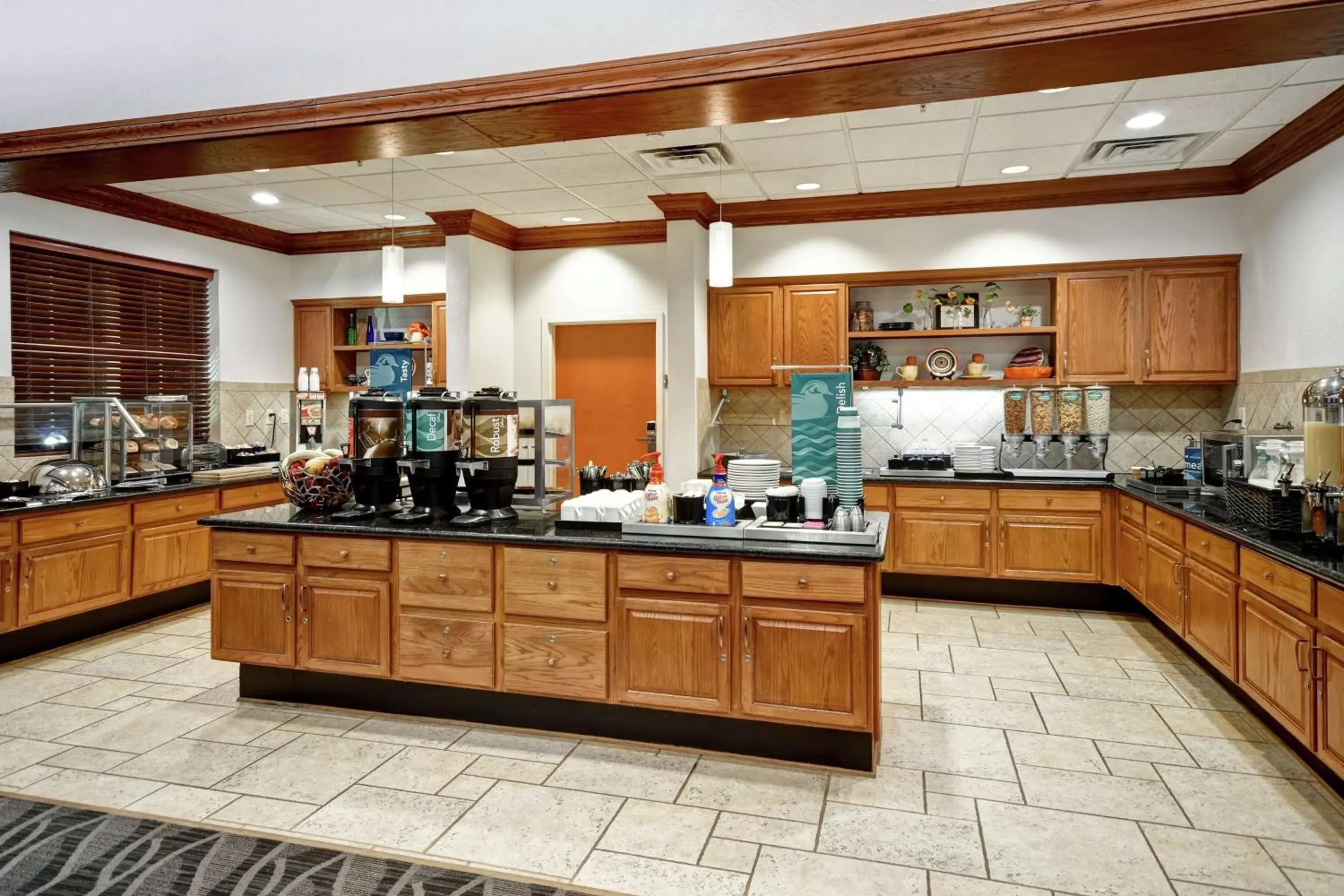 Dining area, Kitchen/Kitchenette in Homewood Suites by Hilton Cincinnati-Milford