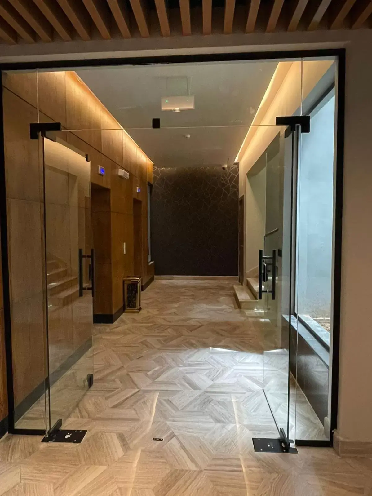 elevator in Voyage Residence فوياج ريسيدنس للشقق المخدومة elevator in Voyage Residence فوياج ريسيدنس للشقق المخدومة