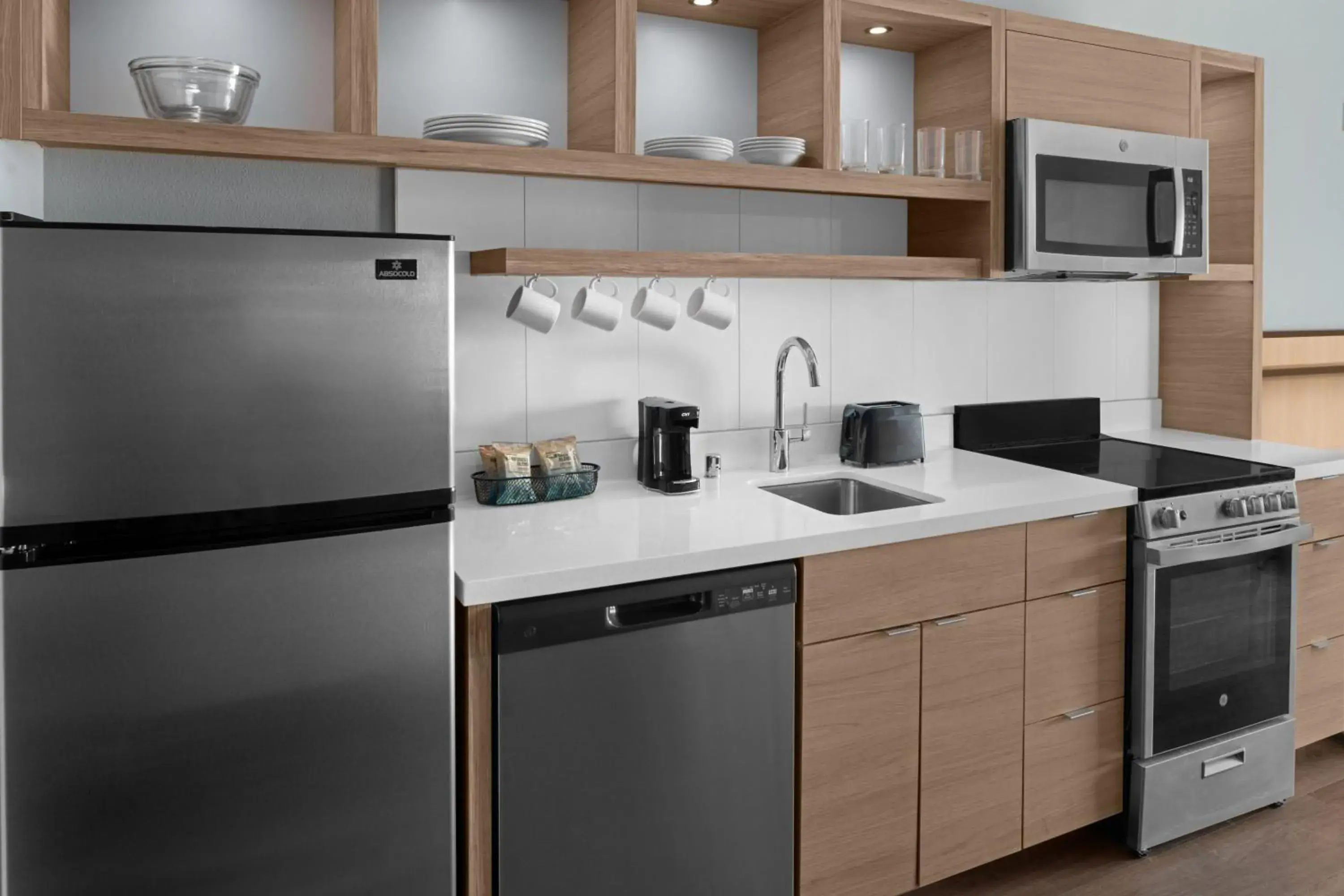 Kitchen or kitchenette, Kitchen/Kitchenette in TownePlace Suites by Marriott Sacramento Rancho Cordova