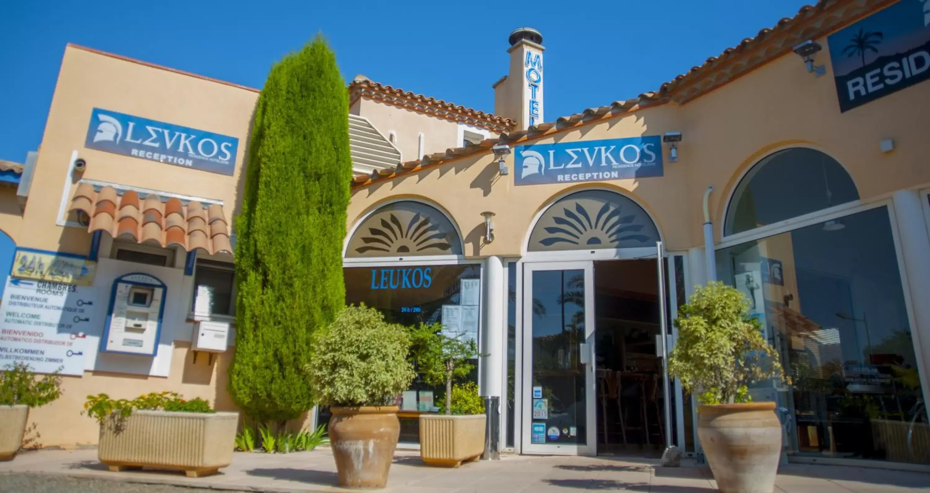 Facade/entrance in Hôtel Le Leukos