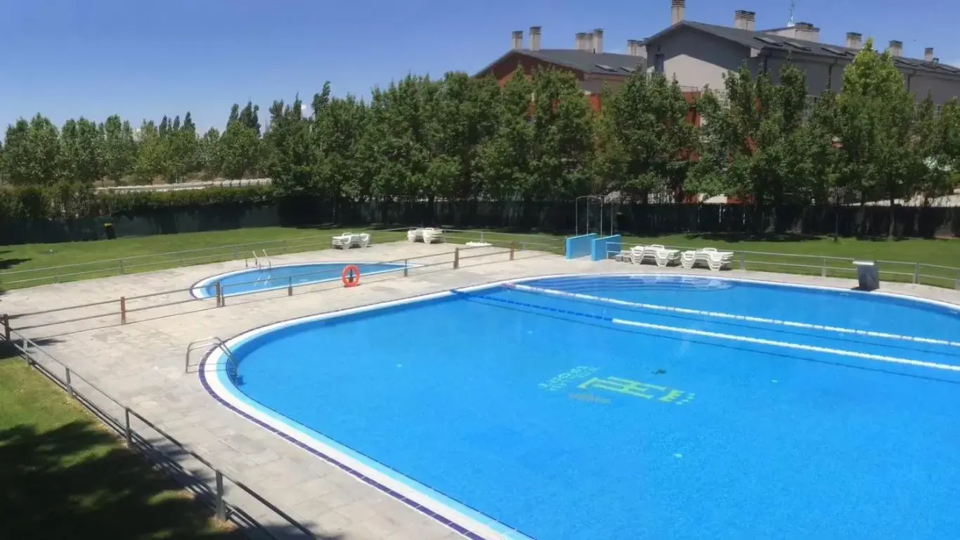 Swimming Pool in Hotel Lasa Sport