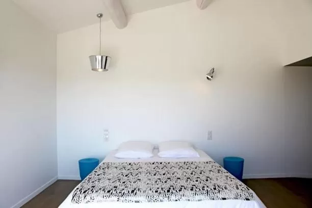 Bed in Le Jour et la Nuit, Maison d'hôtes