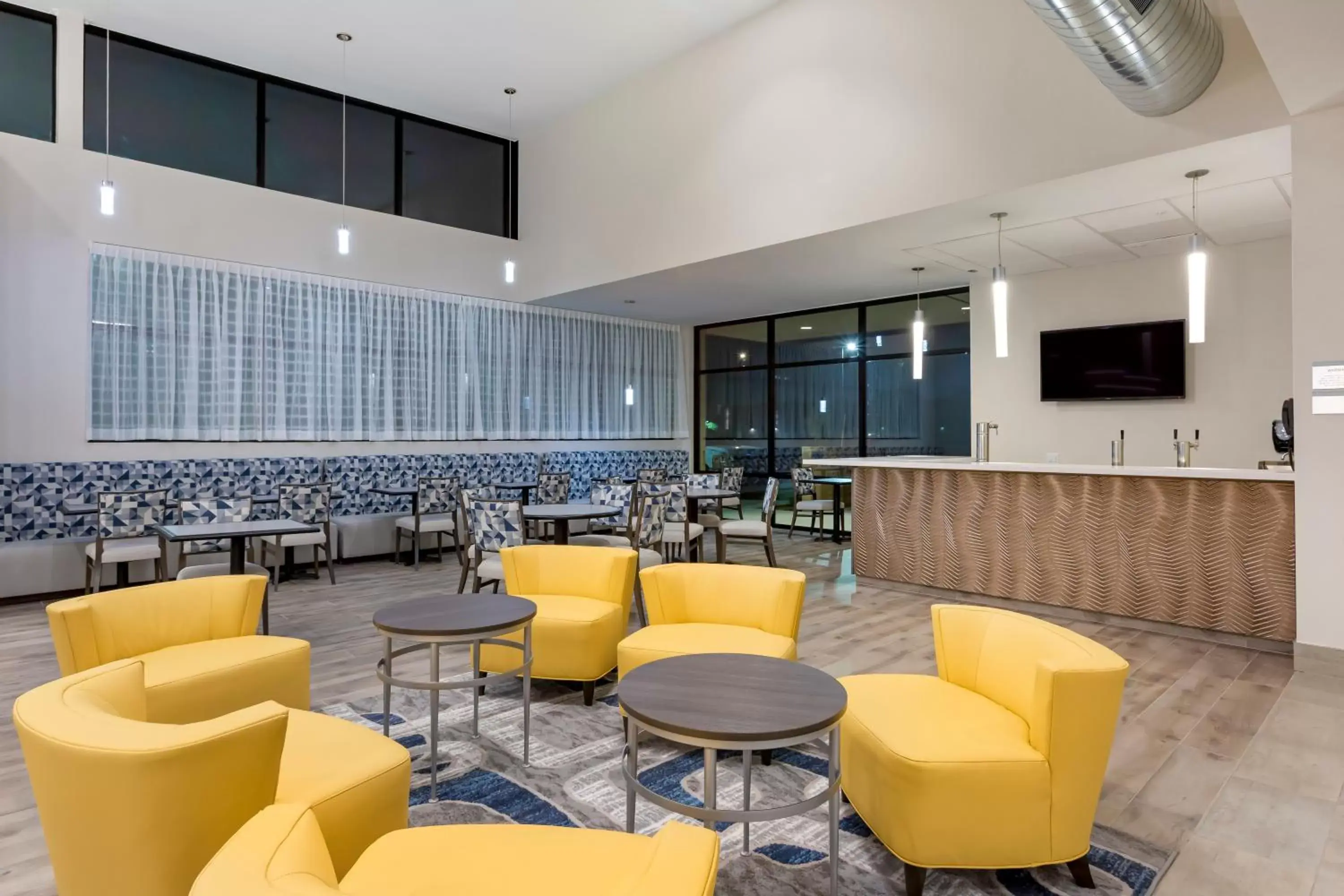 Lounge or bar, Lounge/Bar in Best Western Plus Executive Residency Phoenix North Happy Valley