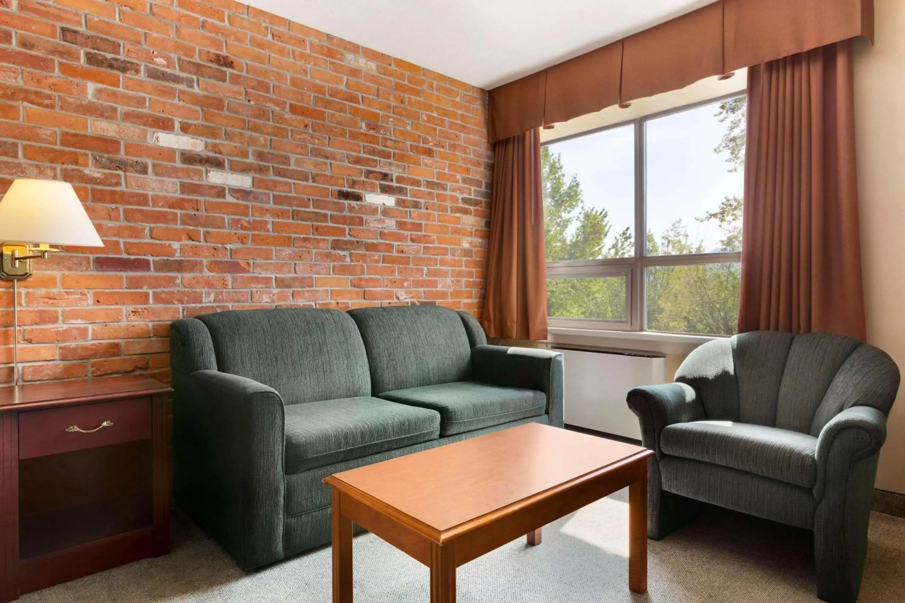 Photo of the whole room, Seating Area in Travelodge by Wyndham North Bay Lakeshore