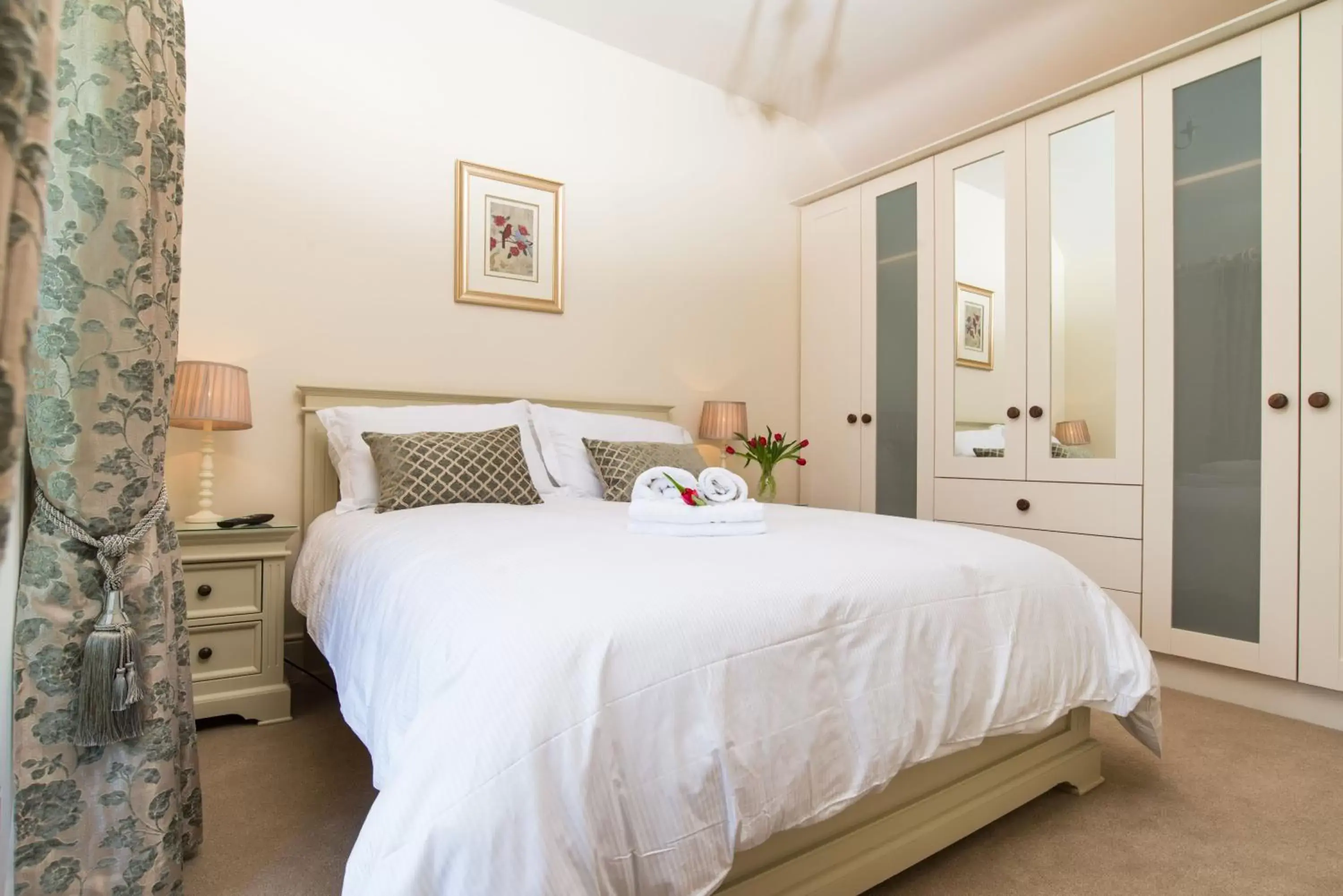 Bedroom, Bed in Abhainn Ri Farmhouse