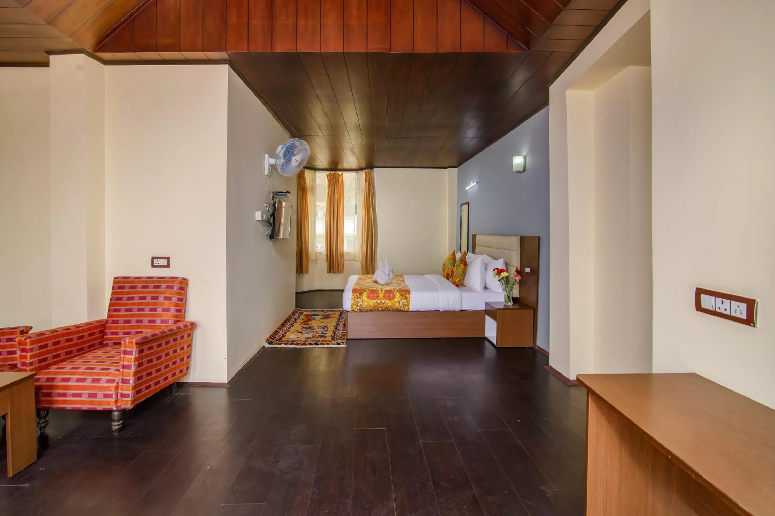 Bedroom, Bed in Muscatel Grand Silkroute - 300 Mts from MG Marg