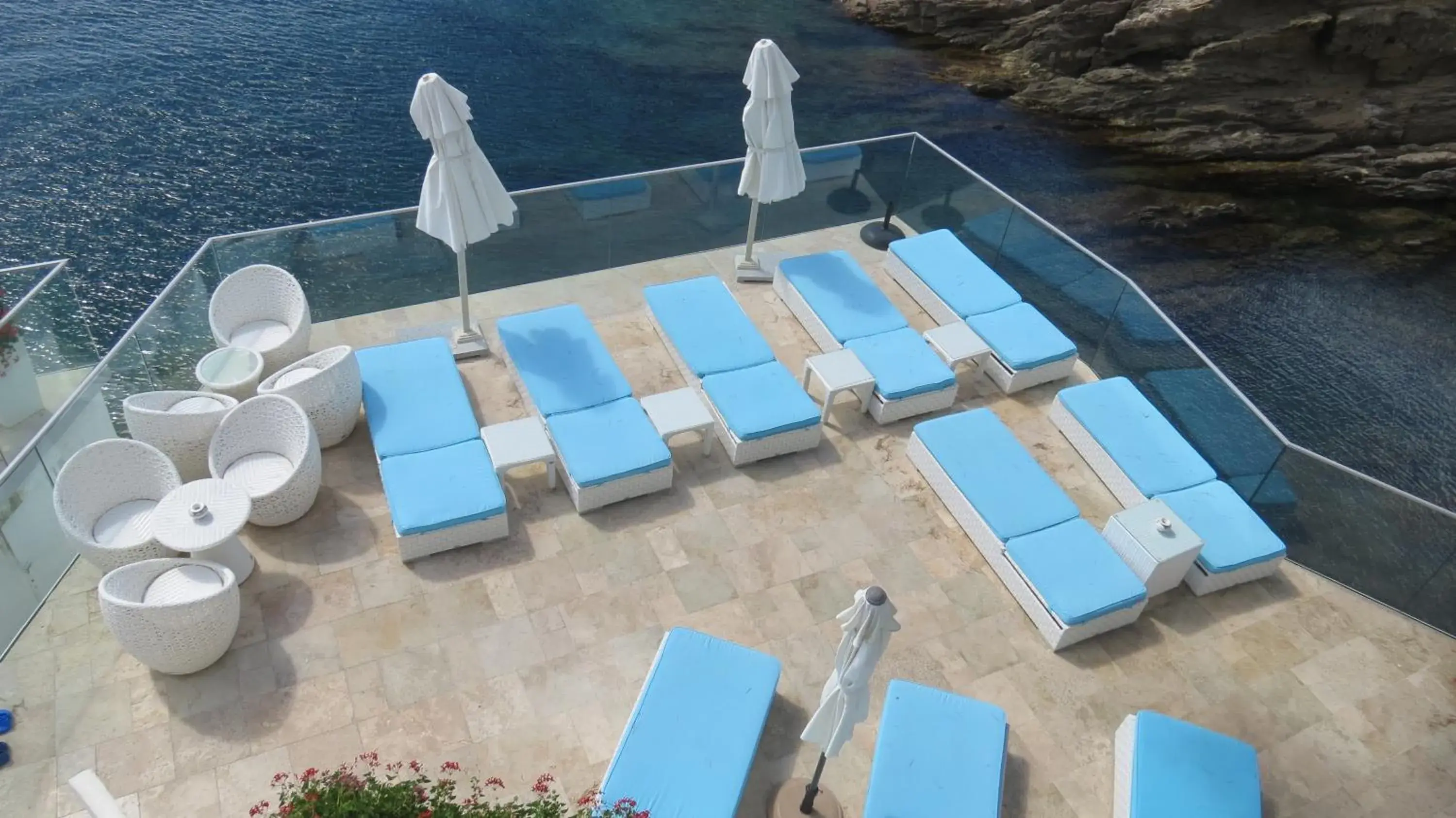 Balcony/Terrace, Pool View in Hotel La Calanque