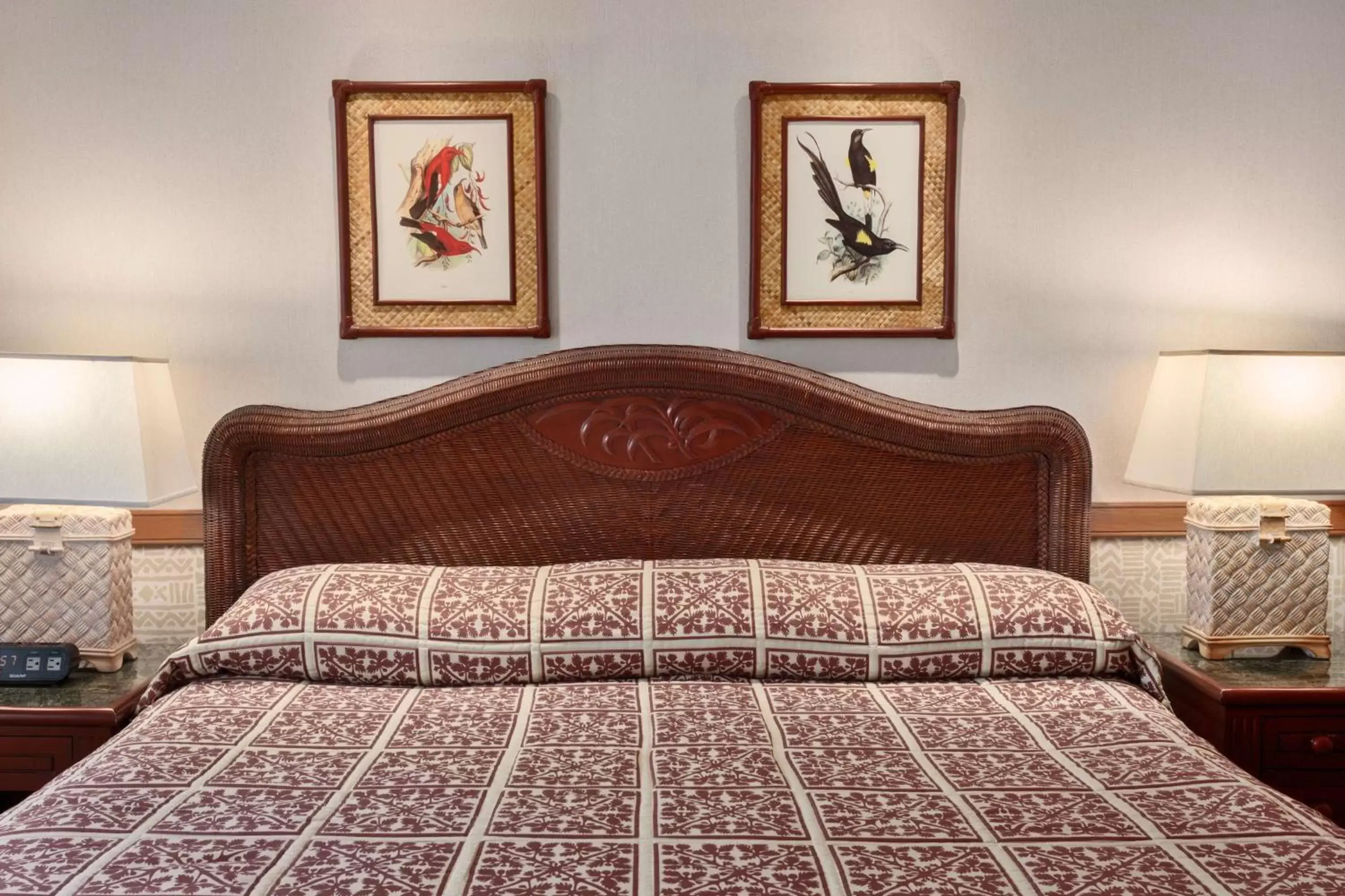 Bedroom, Bed in OUTRIGGER Kāʻanapali Beach Resort