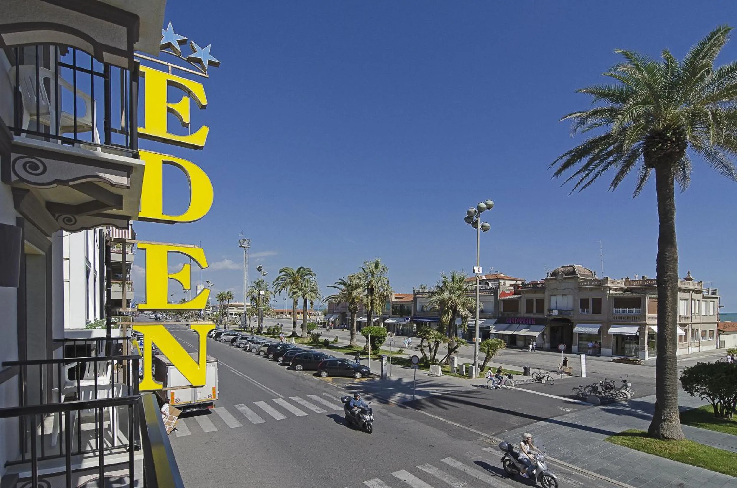 Facade/entrance in Hotel Eden