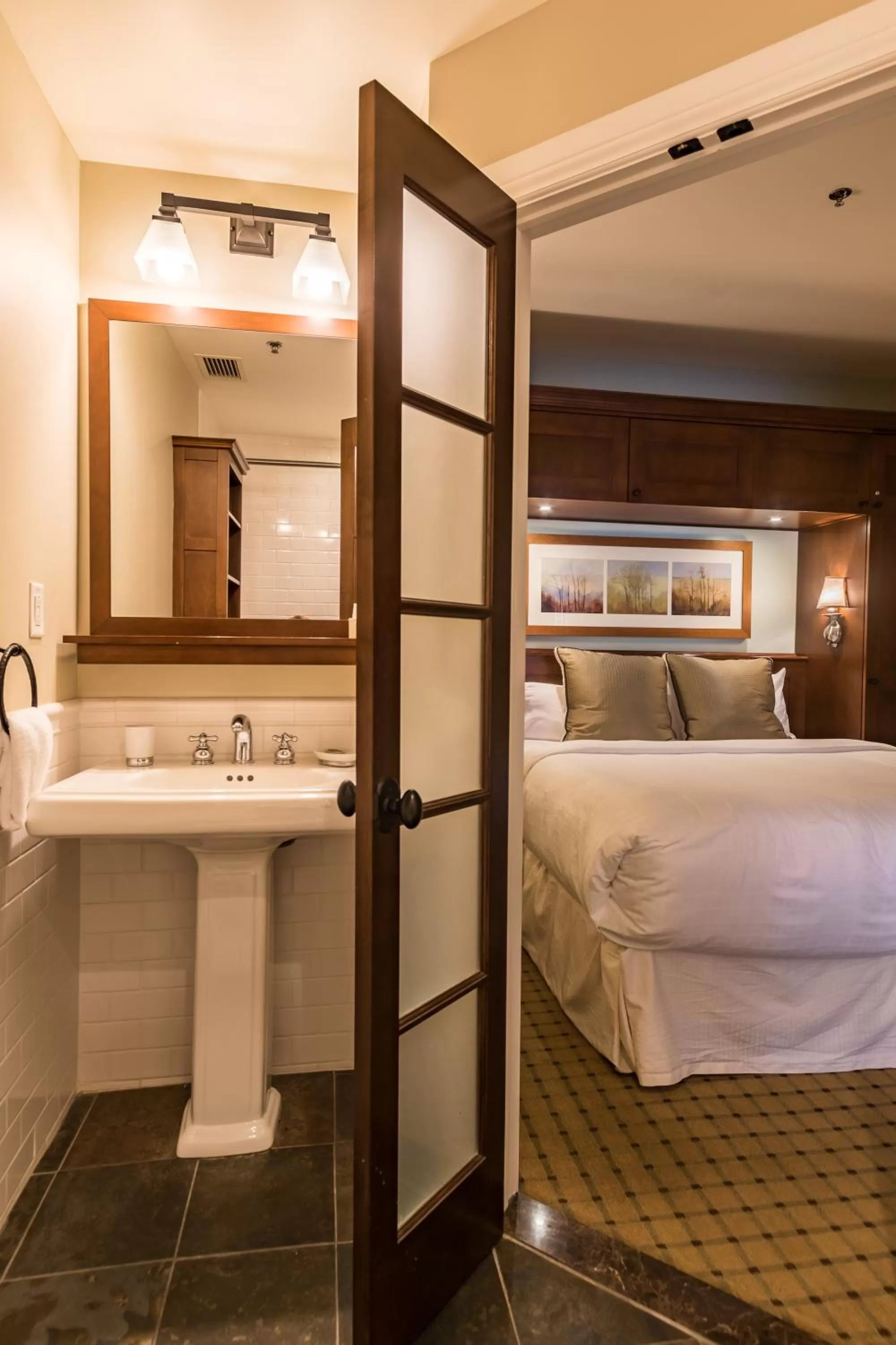 Bathroom, Bed in Château Beauvallon