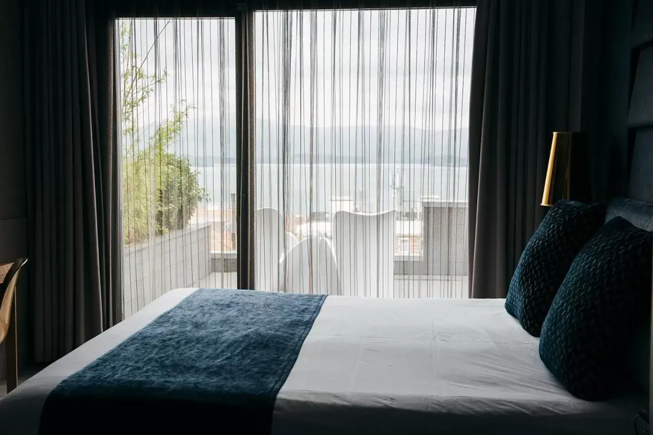 Balcony/Terrace, Bed in Hotel Art Santander