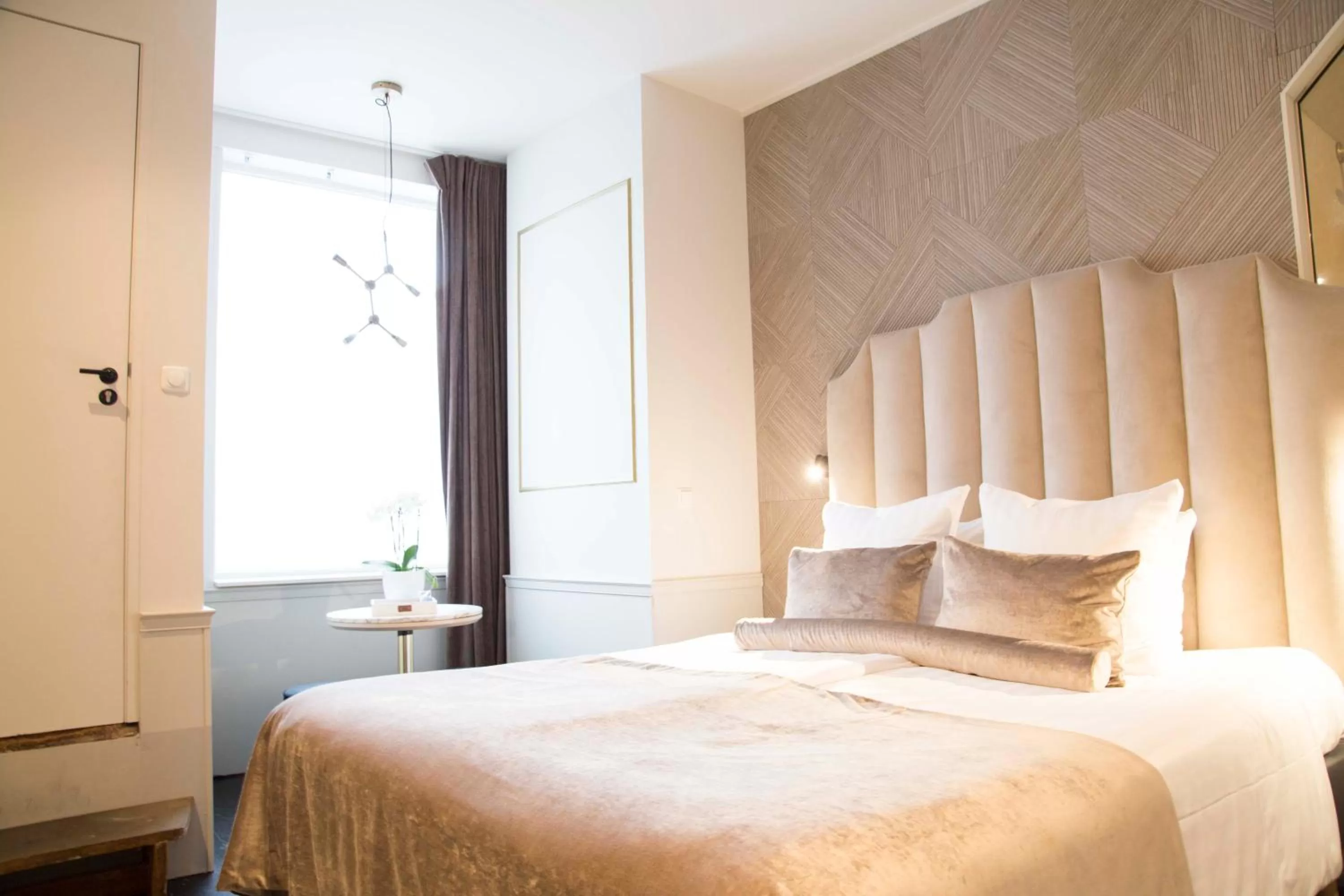 Photo of the whole room, Bed in House of Amstel