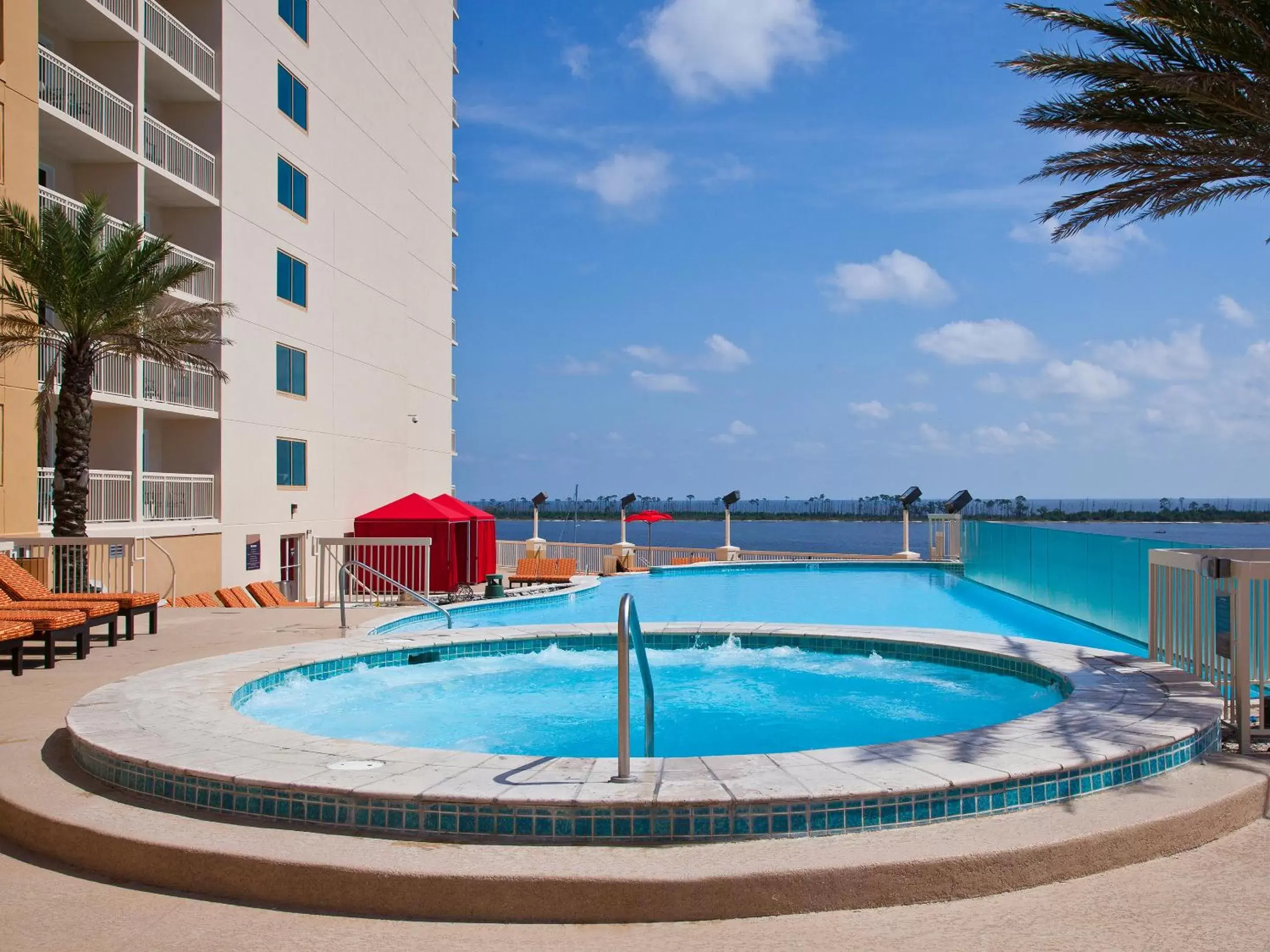 Sea view, Swimming Pool in Golden Nugget Biloxi