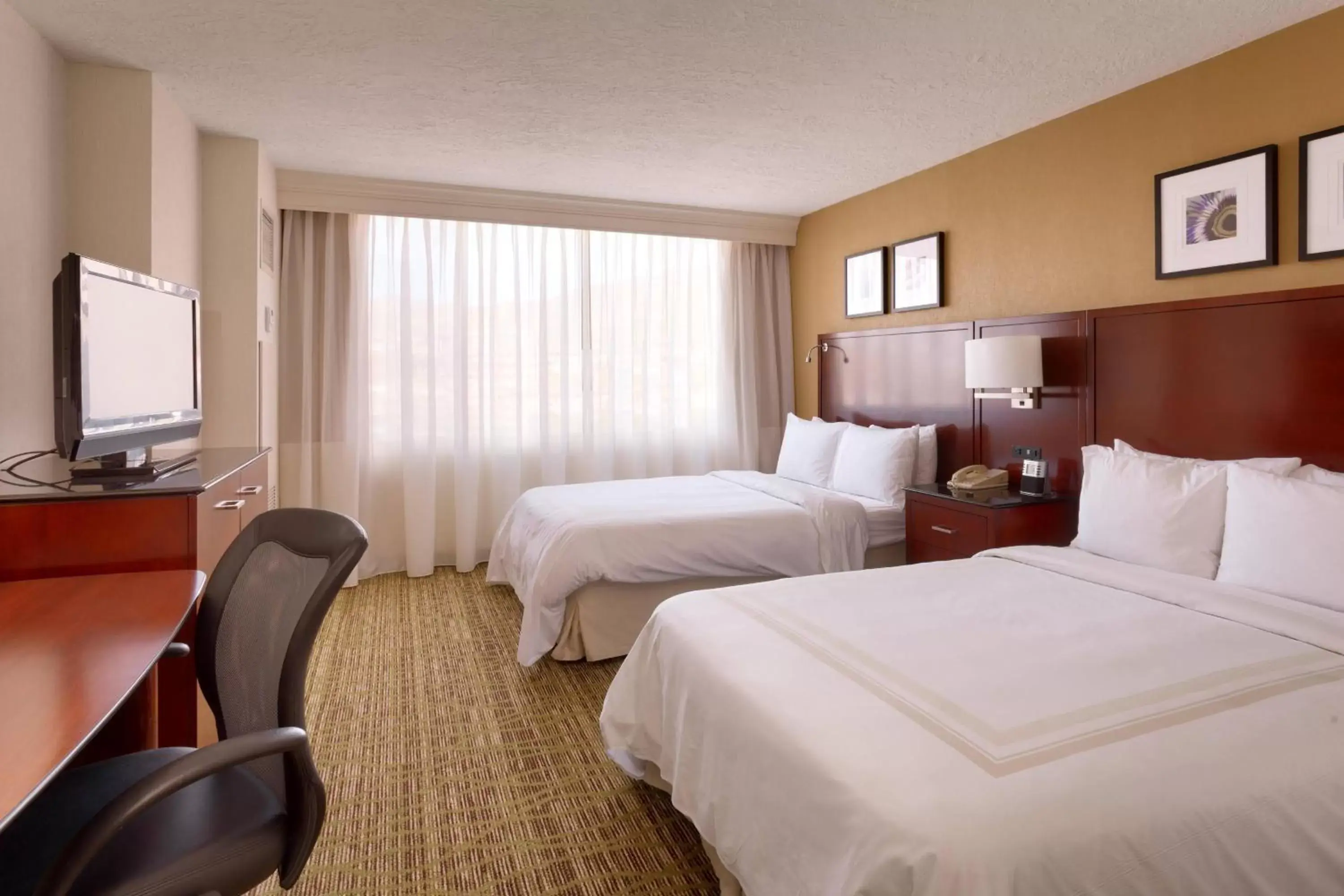 Photo of the whole room, Bed in Salt Lake City Marriott University Park