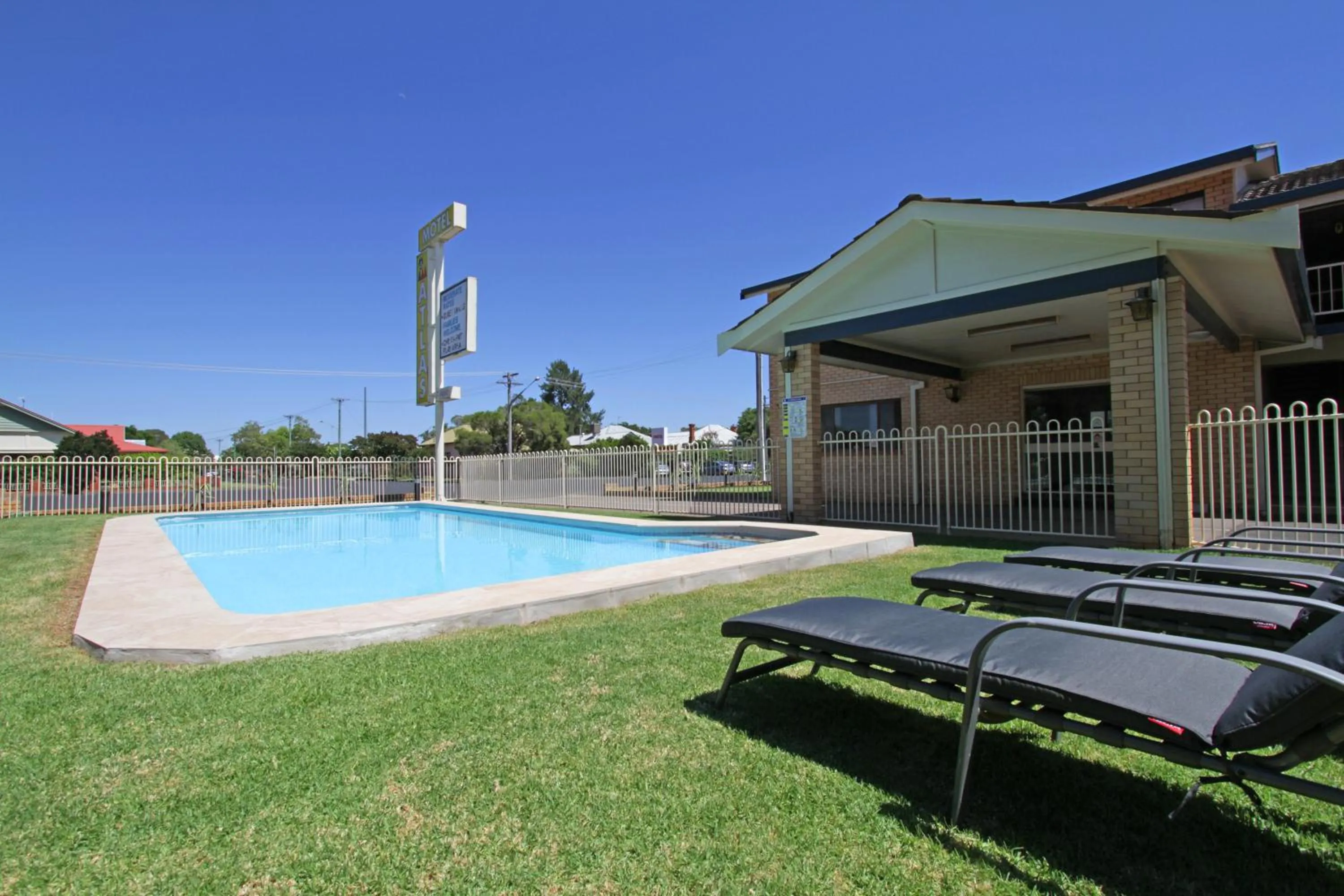 Swimming pool in Atlas Motel