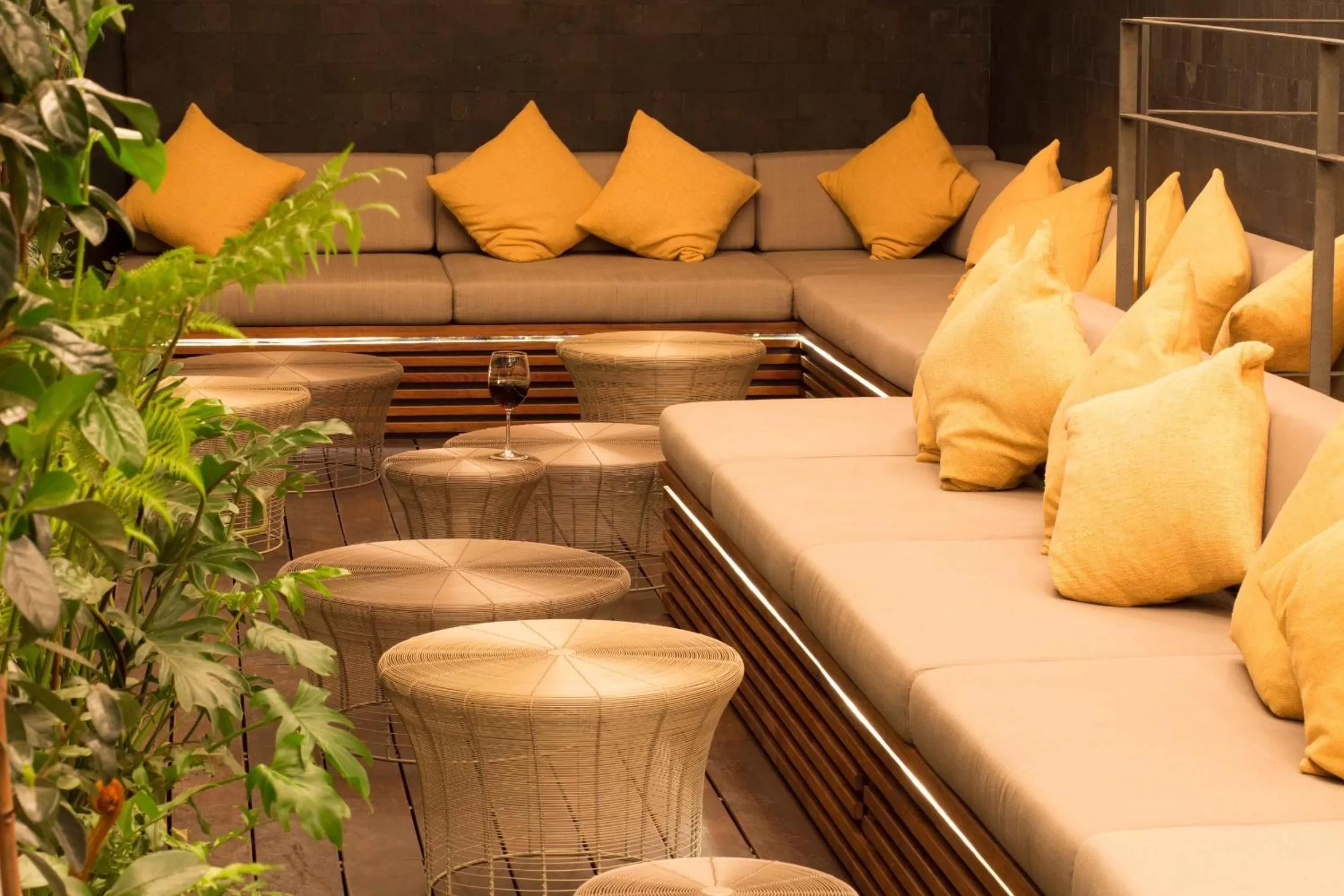 Restaurant/places to eat in Suites Contempo