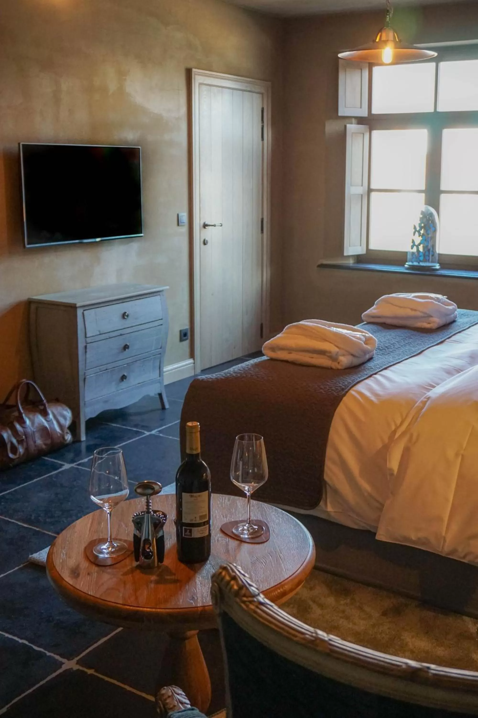 Photo of the whole room, Bed in Boutique Hotel De Brakelhoen