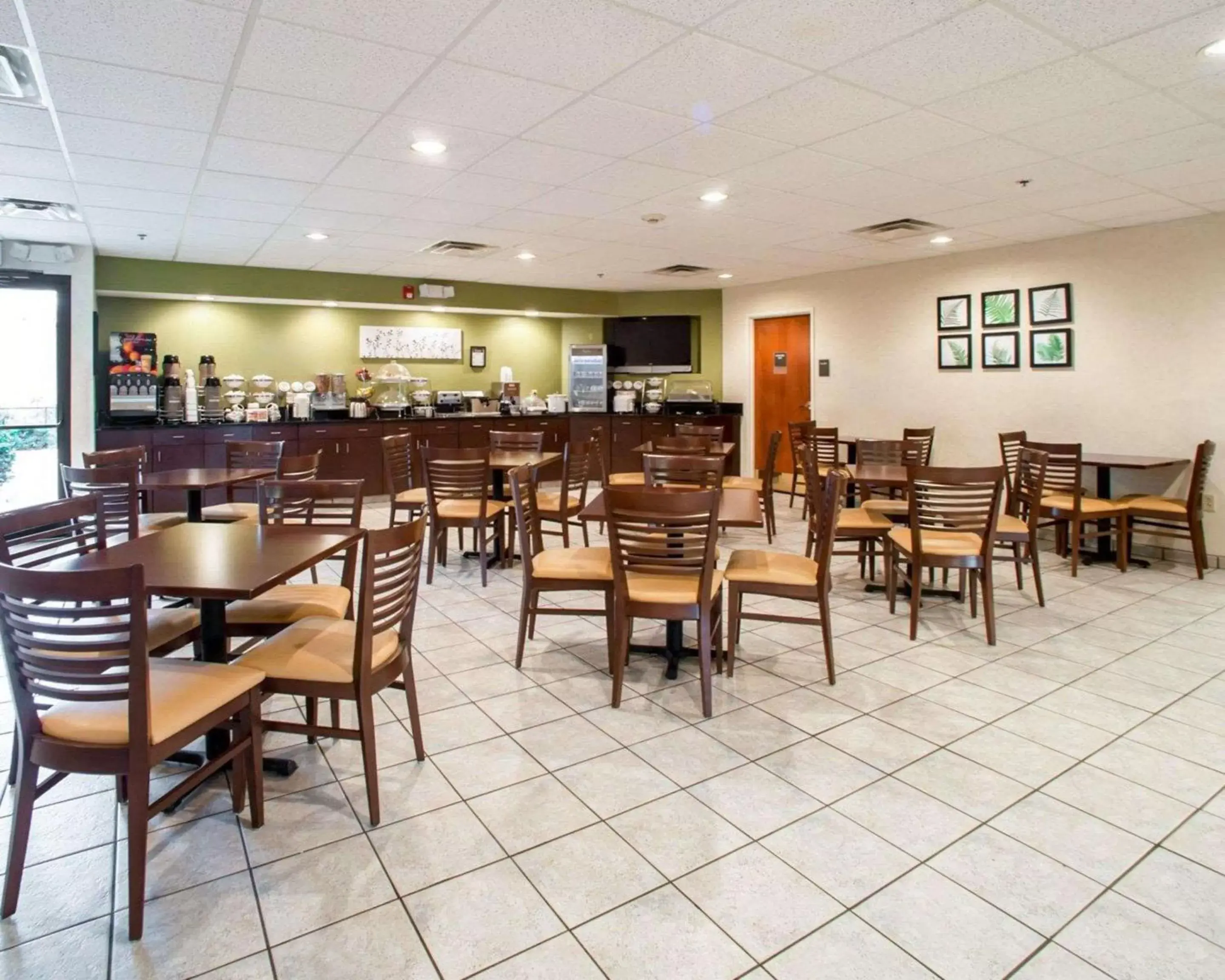 Restaurant/Places to Eat in Sleep Inn Murfreesboro