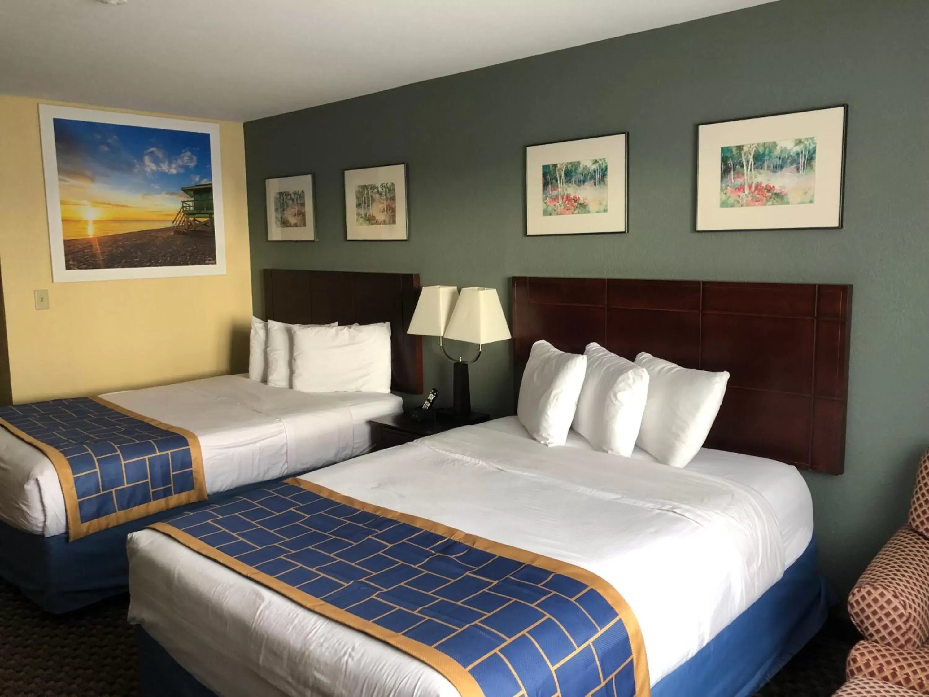 Bedroom, Bed in Days Inn & Suites by Wyndham Stevens Point