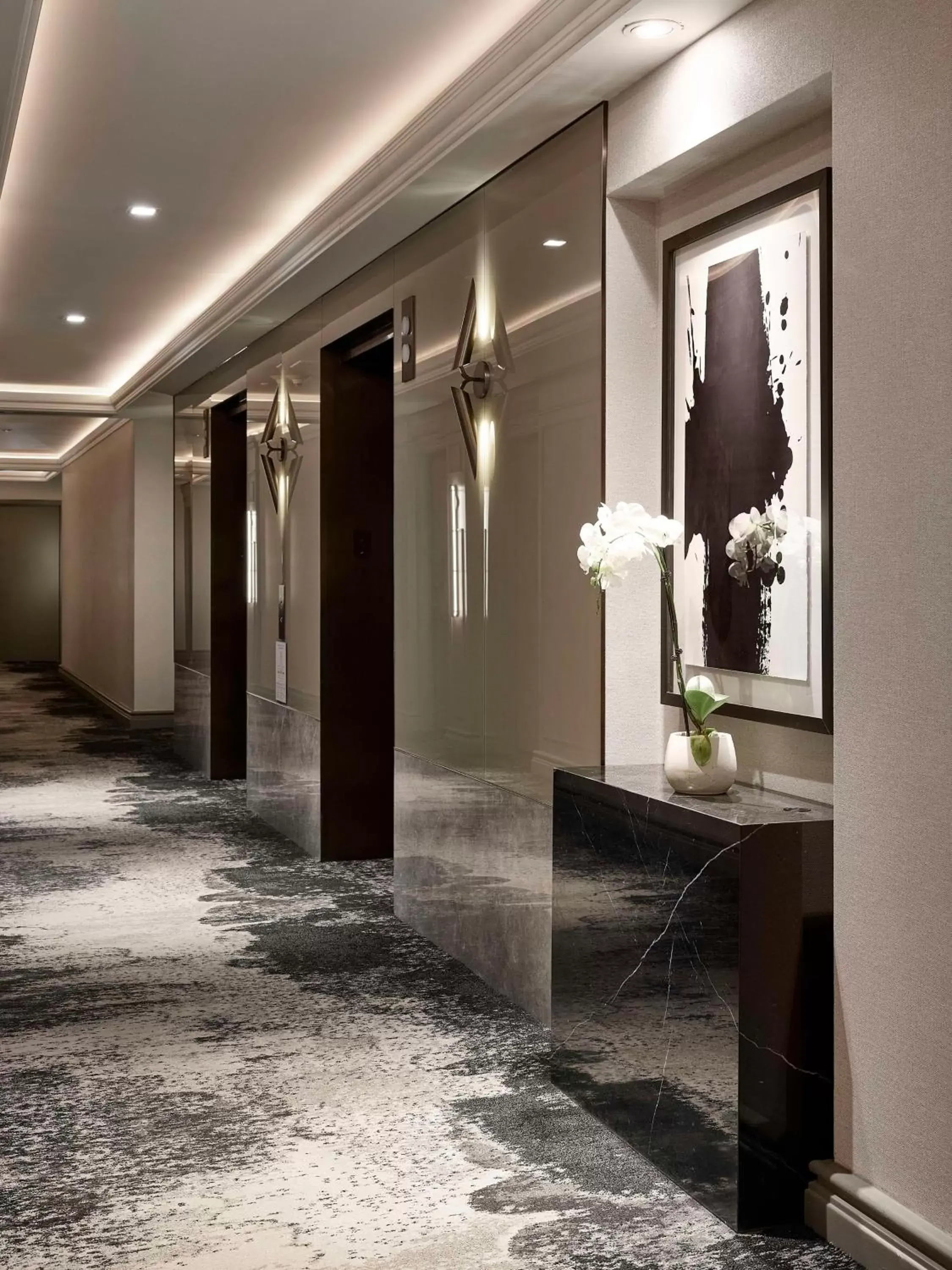 Property building, Lobby/Reception in Vogue Hotel Montreal Downtown, Curio Collection by Hilton
