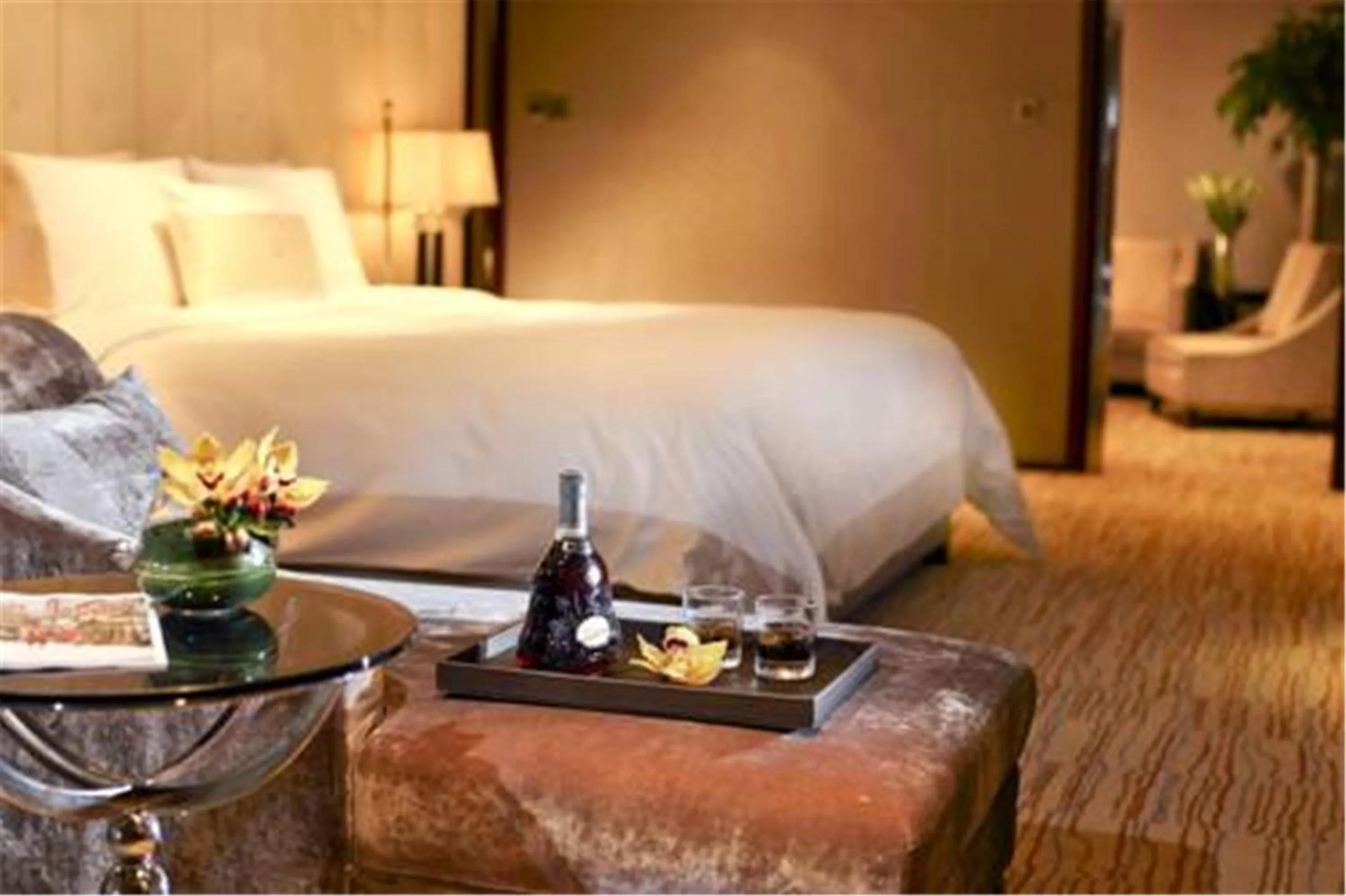 Bed in Royal International Hotel Shanghai - Pudong International Airport