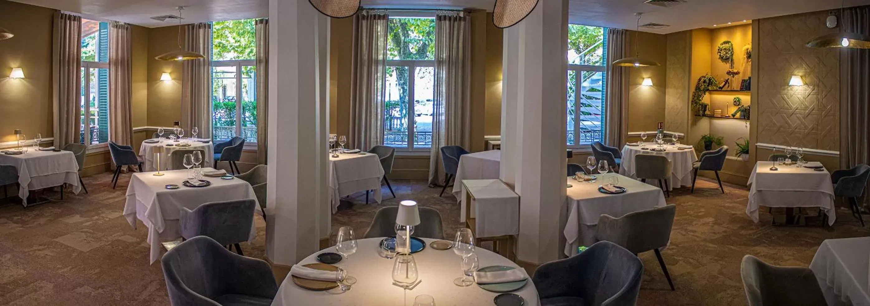 Restaurant/Places to Eat in Hôtel Helvie - Les Collectionneurs