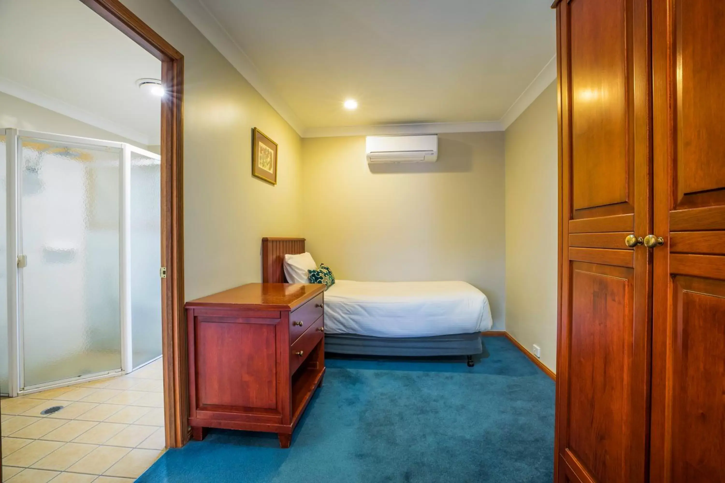 Bathroom, Bed in Nightcap at Federal Hotel Toowoomba