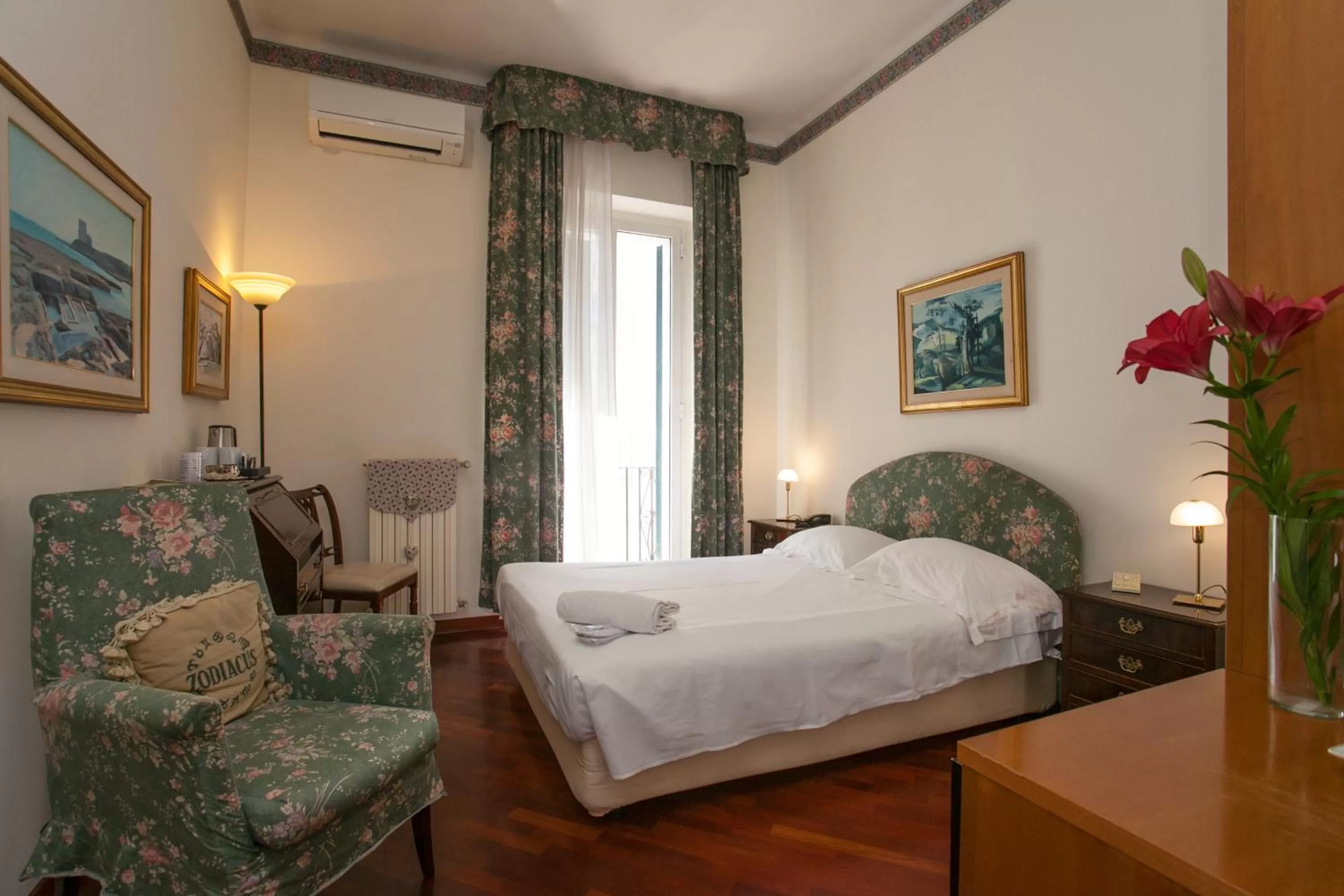 Bedroom, Bed in Zodiacus Residence