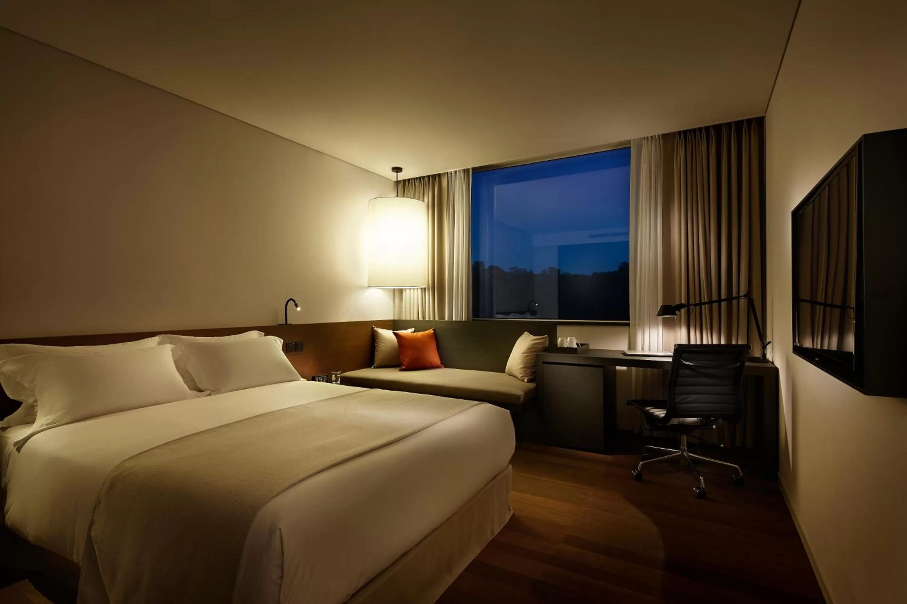 Bedroom, Bed in Shilla Stay Dongtan - Samsung Digital City