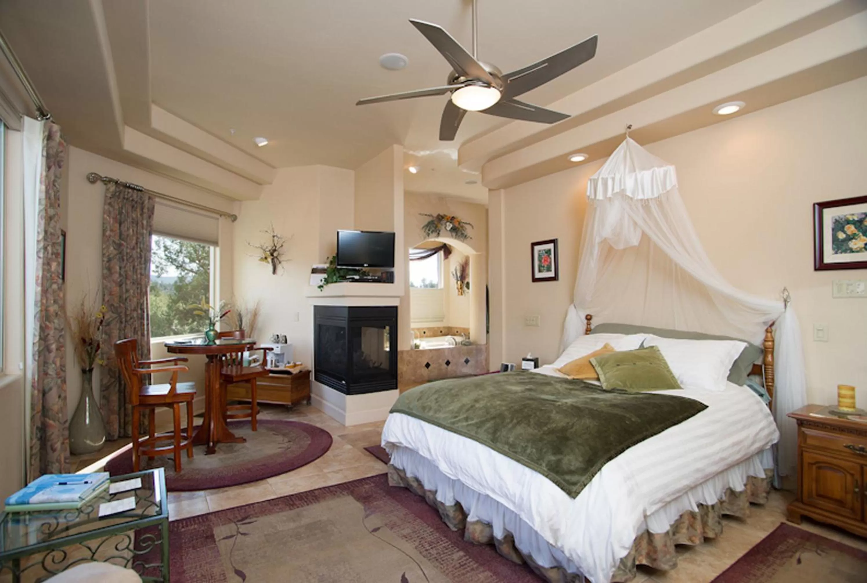 Bed in Sedona Cathedral Hideaway B&B & Spa