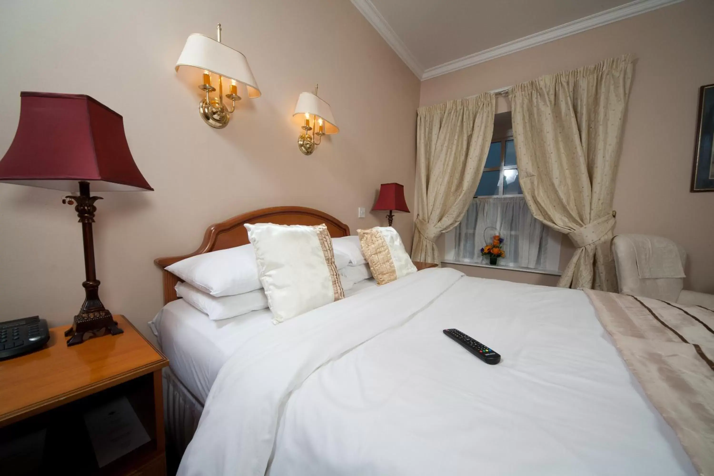 Bedroom, Room Photo in Darnley Lodge Hotel