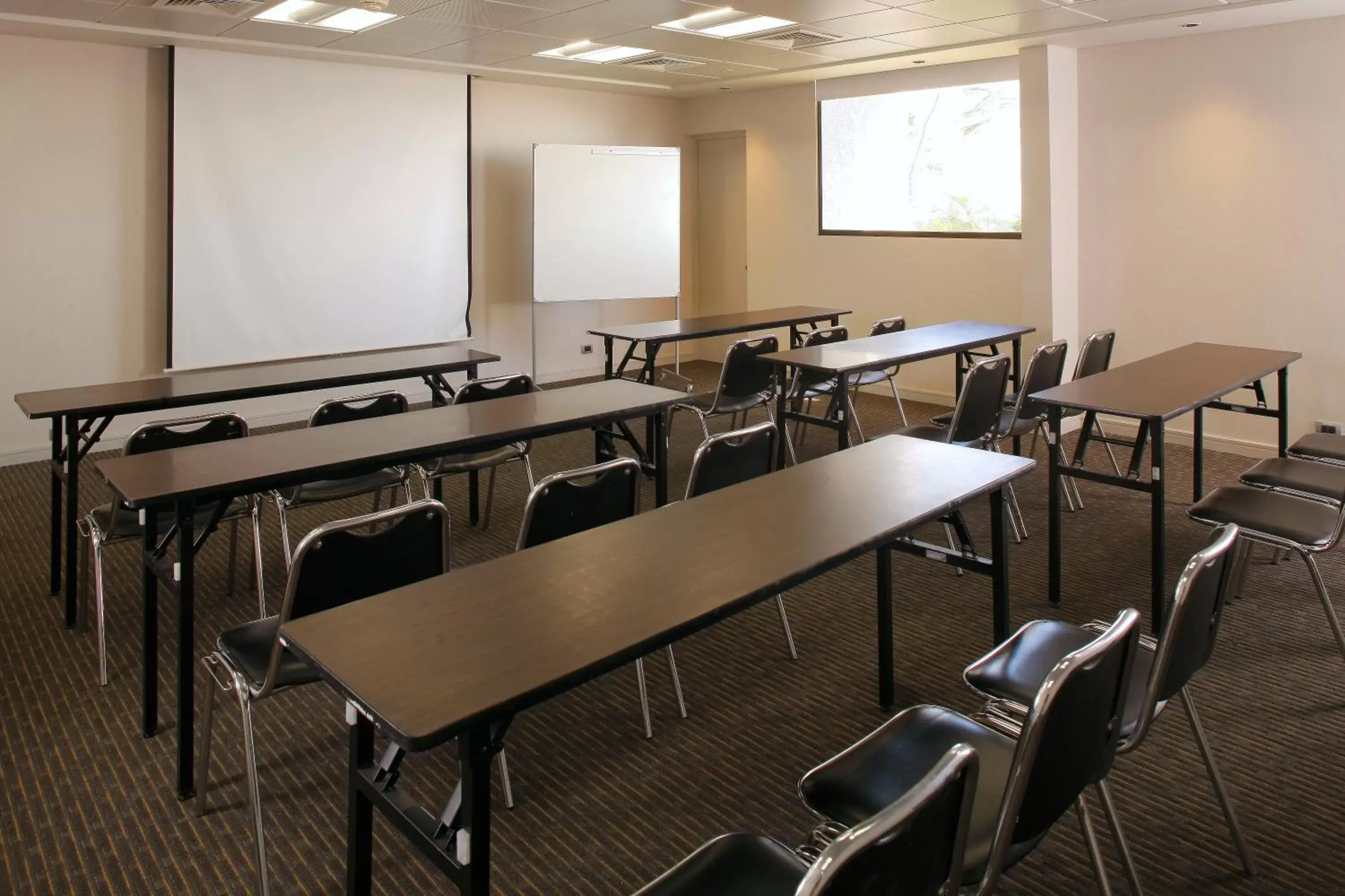 Meeting/conference room in Holiday Inn Express - Iquique, an IHG Hotel